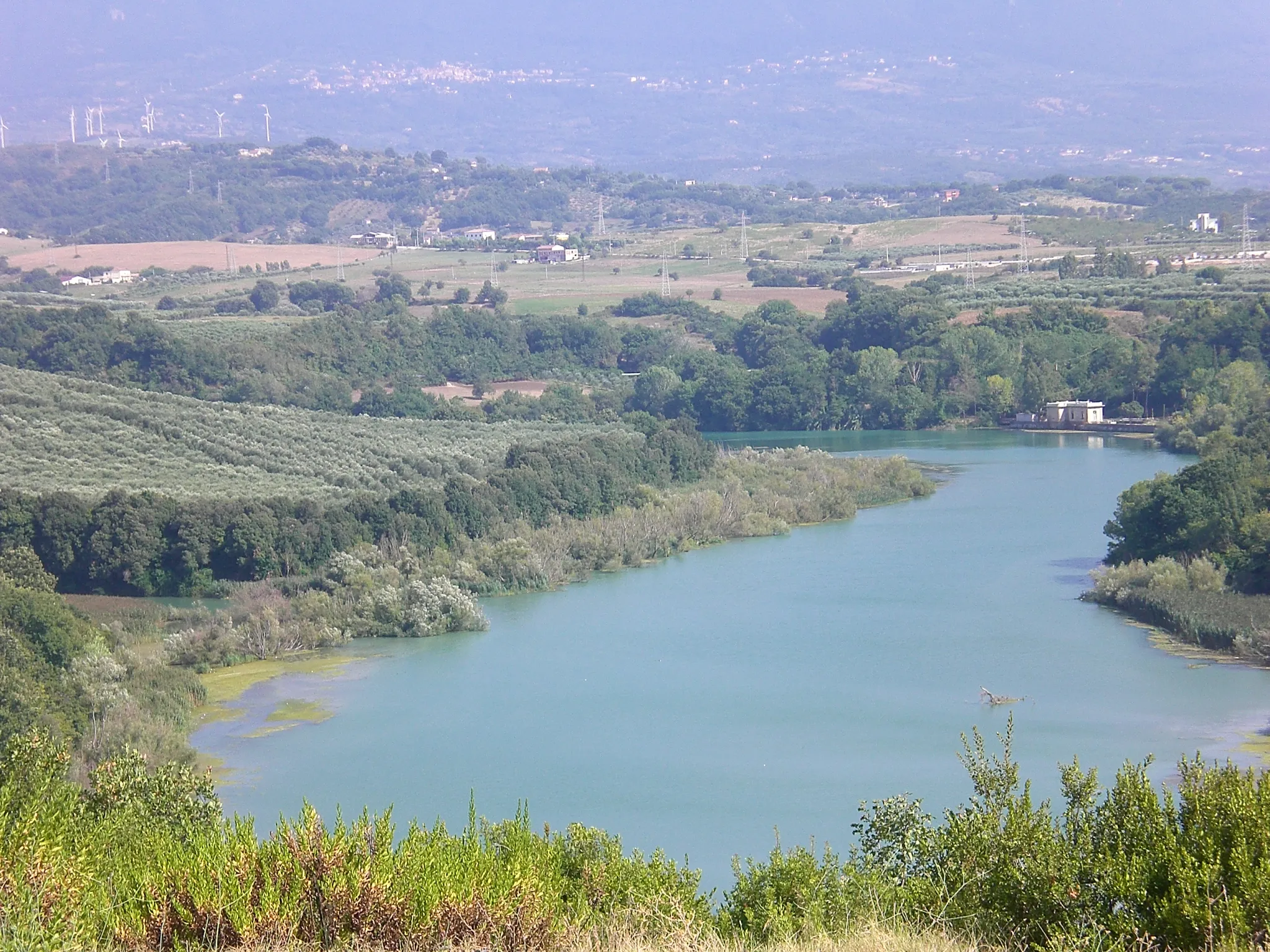 Photo showing: Invaso artificiale di Persano, sul fiume Sele.