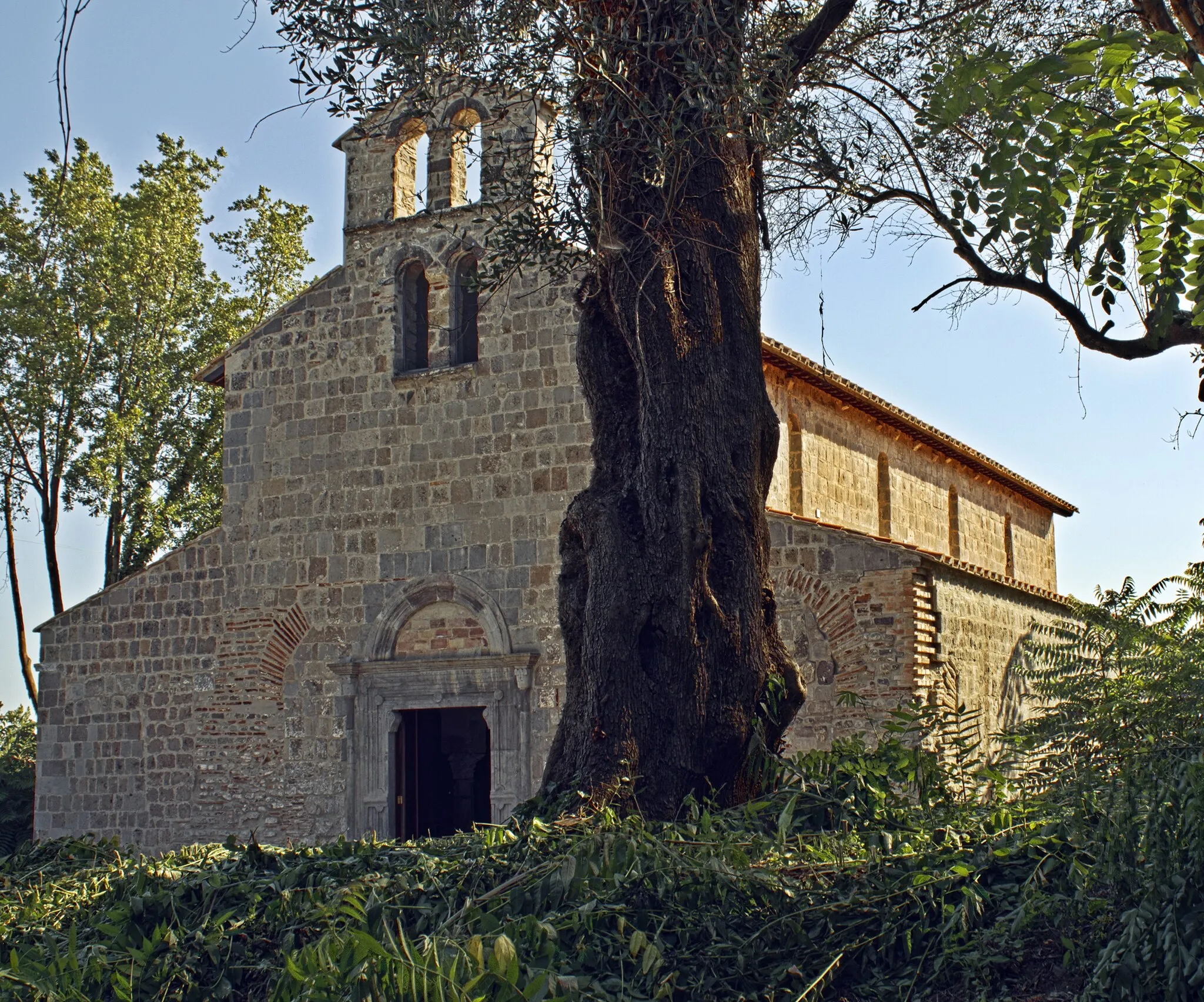 Photo showing: Facciata di S.Maria in Foro Claudio, a cura del Circolo socio-culturale Caleno