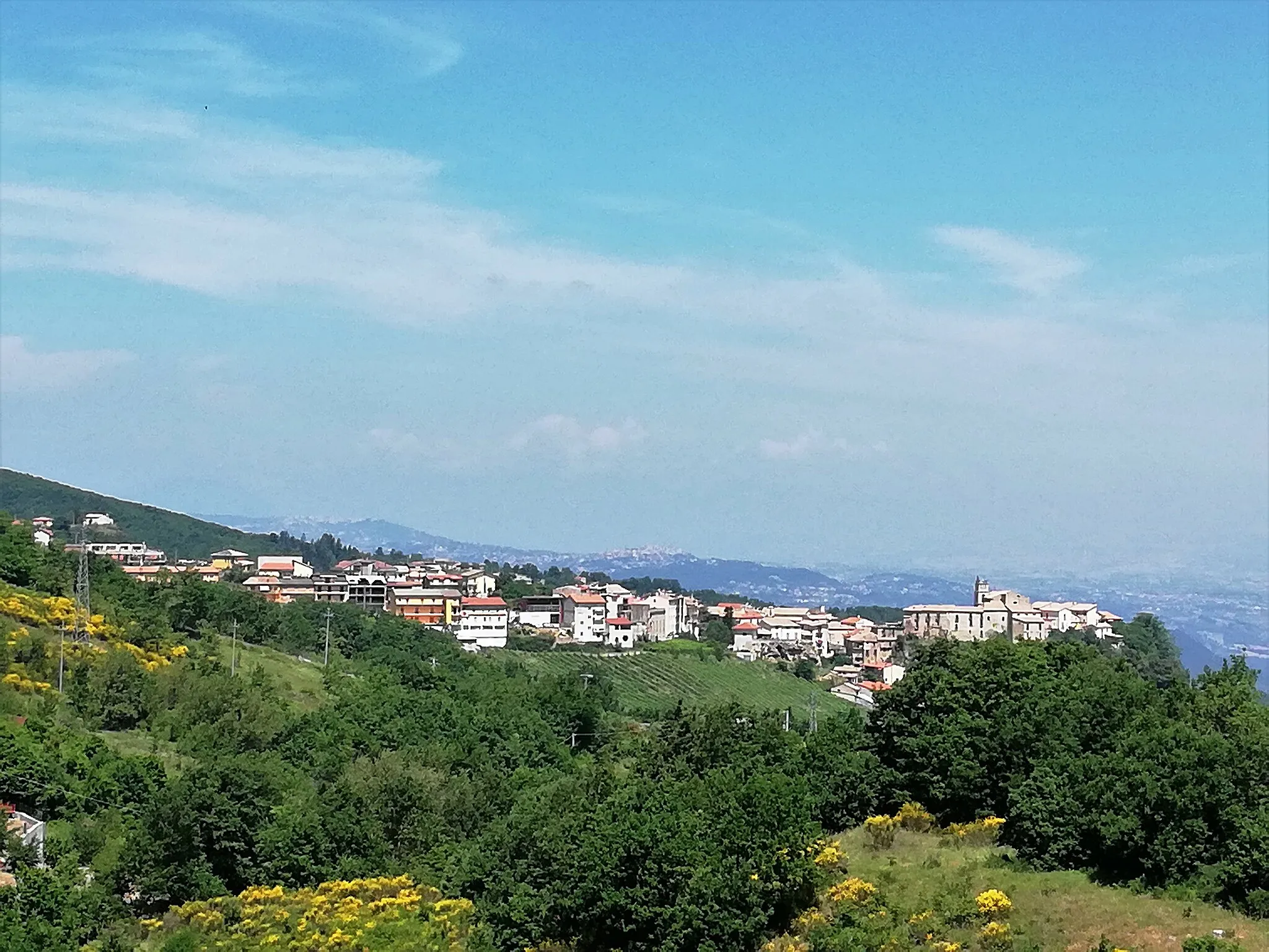 Photo showing: Veduta panoramica da belvedere di Montemarano.
