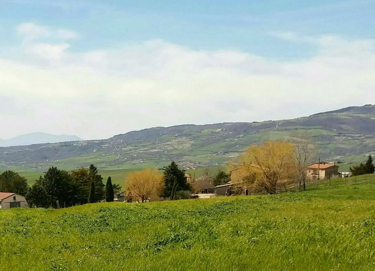 Photo showing: Contrada Sant'Eleuterio and Miscano Valley viewed from Aequum Tuticum, 10 km north of Ariano Irpino
