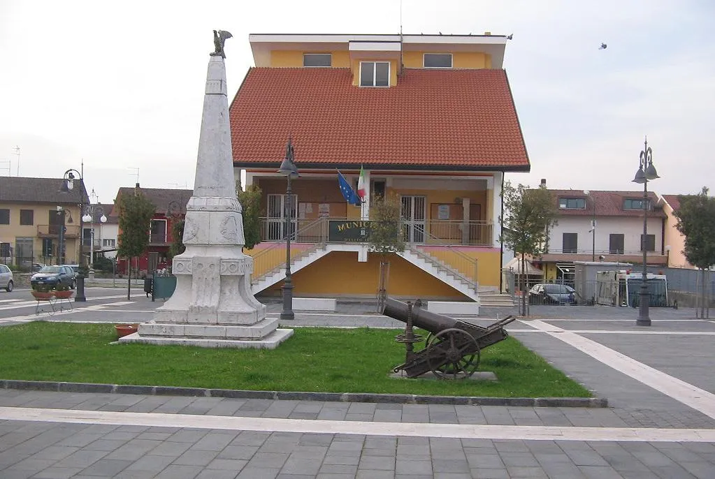 Photo showing: The town hall of Melito Irpino, Italy.