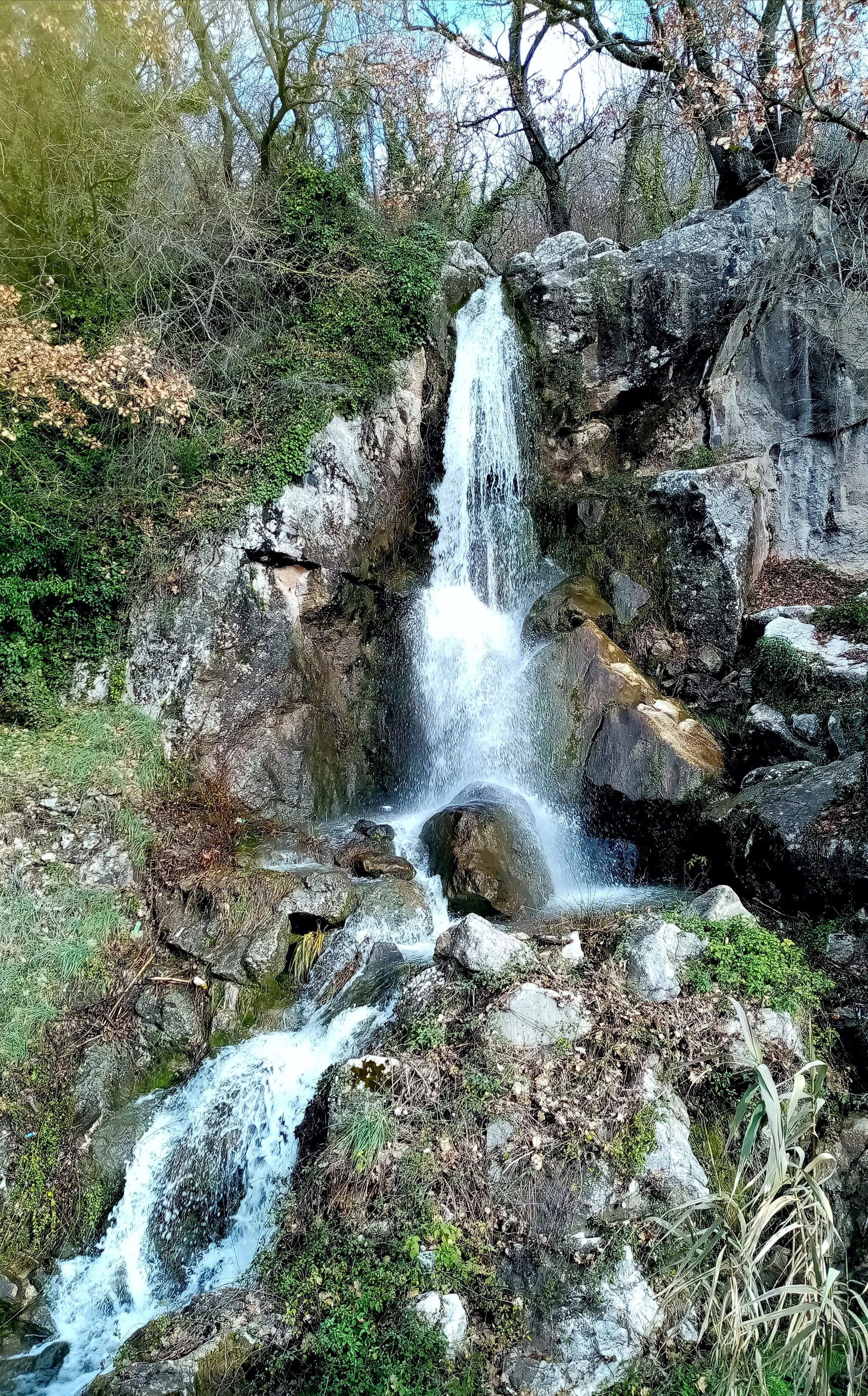 Photo showing: Waterfalls near, Italy