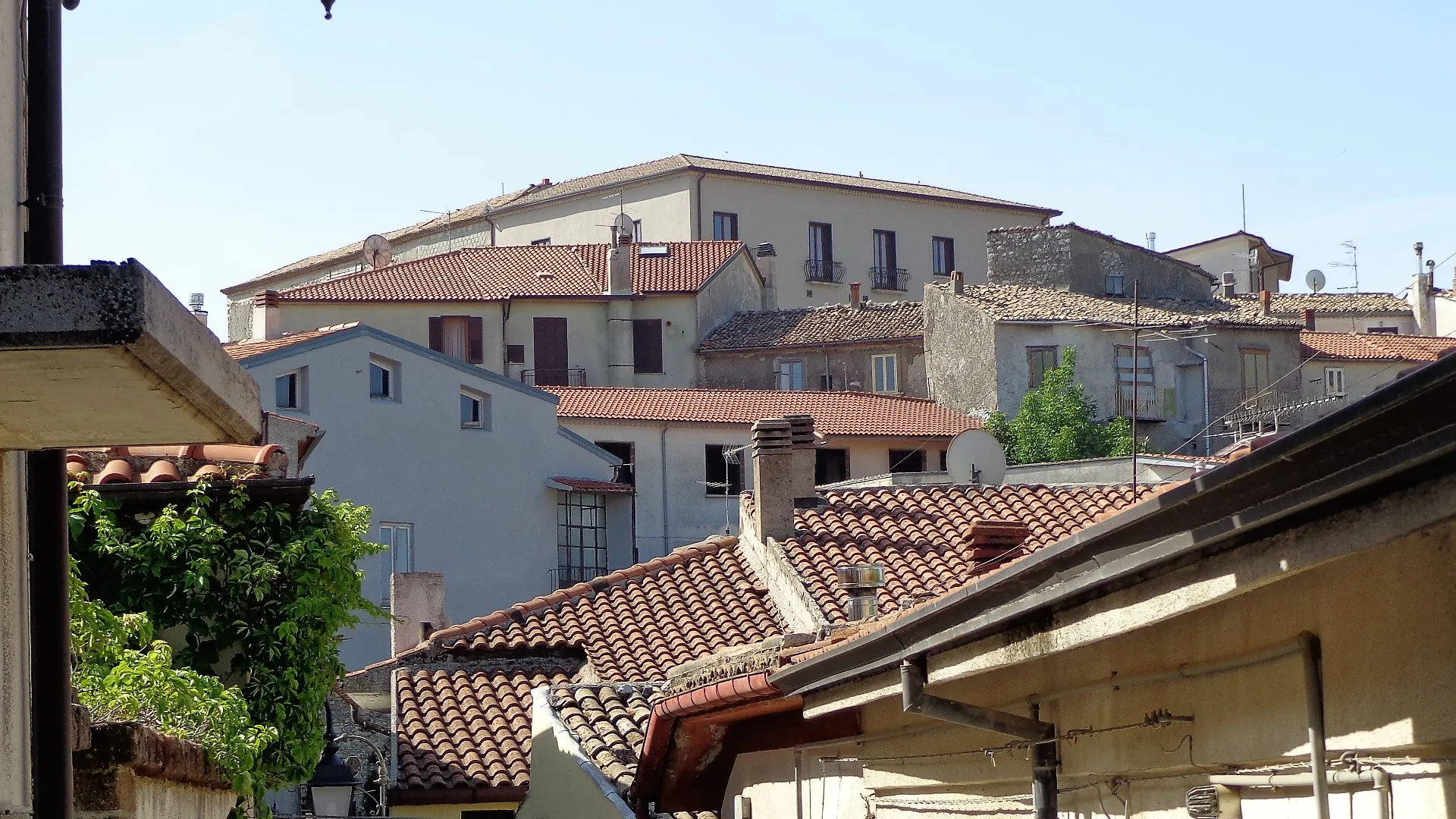 Photo showing: Castello di Montemarano, le ali rimodernate.