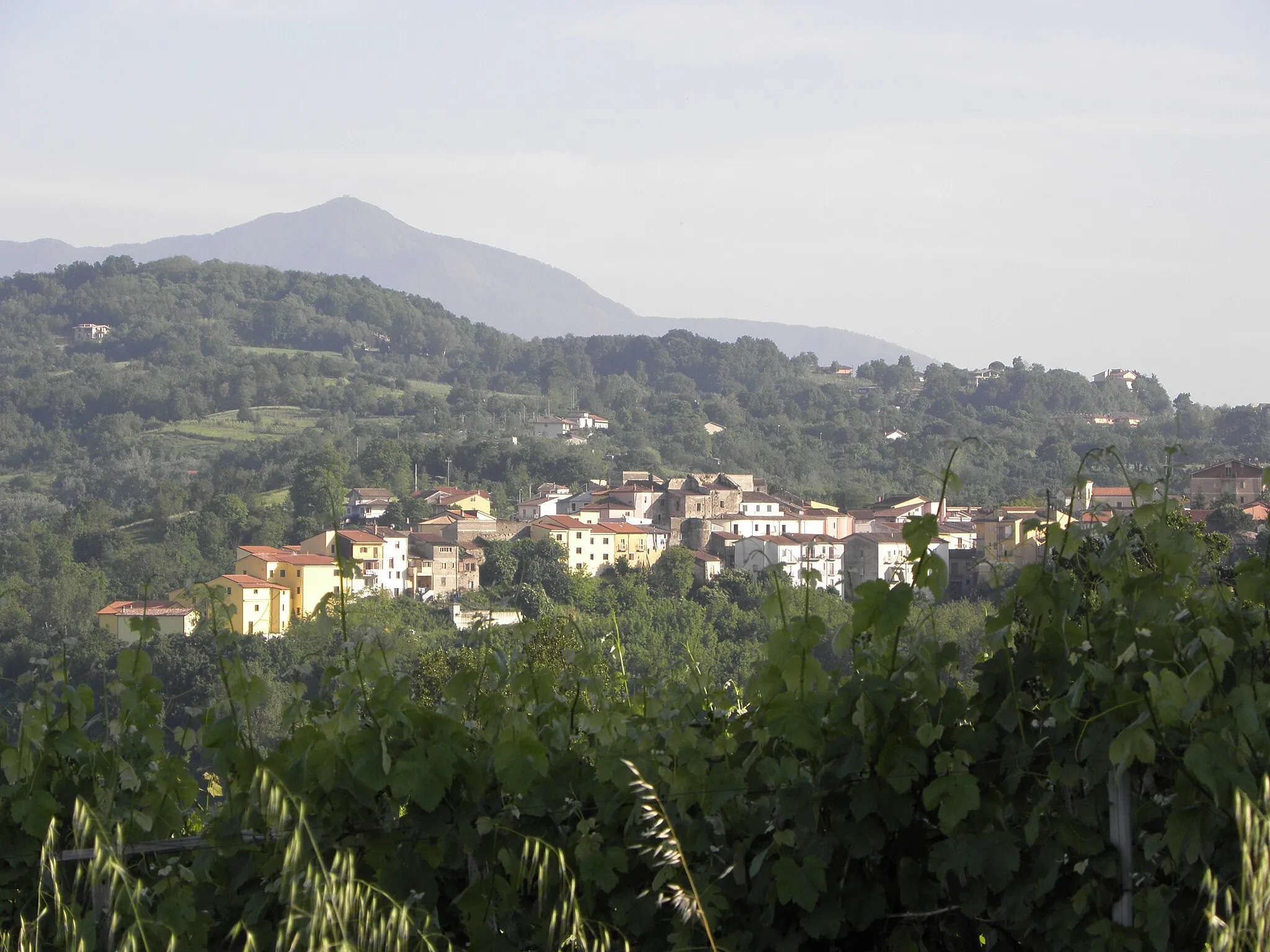 Photo showing: View of the village of Serra di Pratola