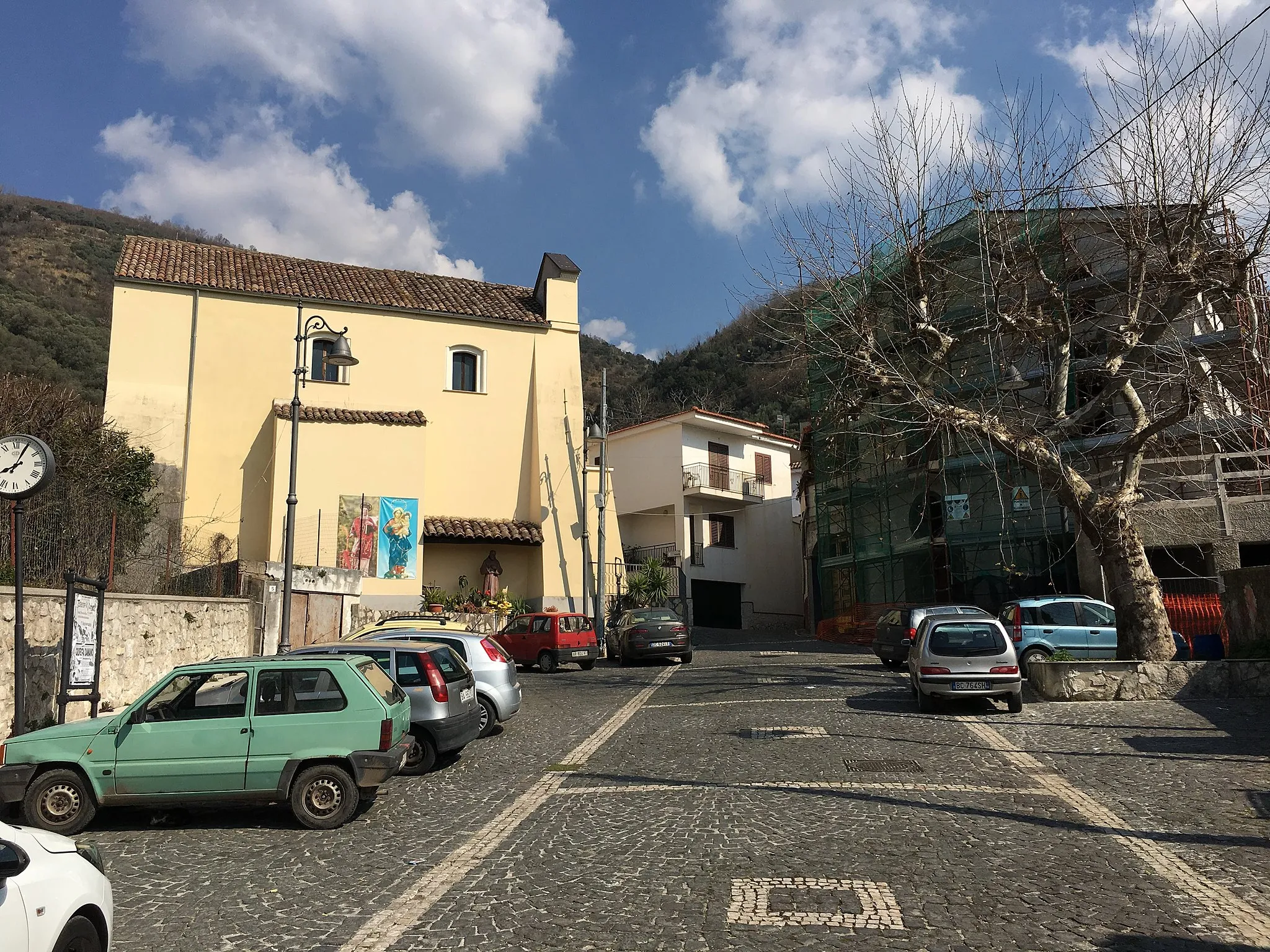 Photo showing: Piazza del paese