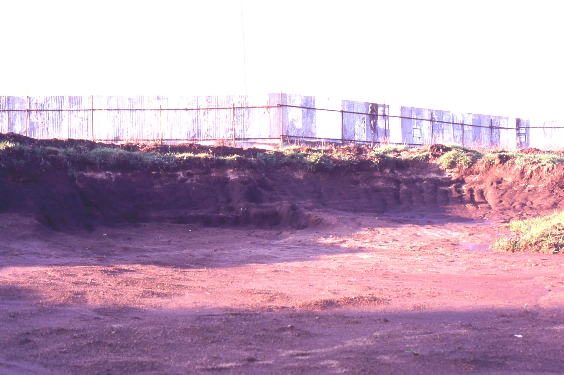 Photo showing: Campo Ceraso, Torre Le Nocelle, stratigrafia area archeologica.