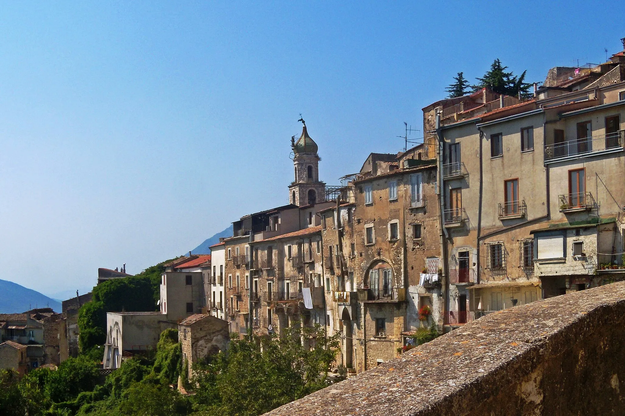 Photo showing: Panorama del centro storico di Guardia Sanframondi.