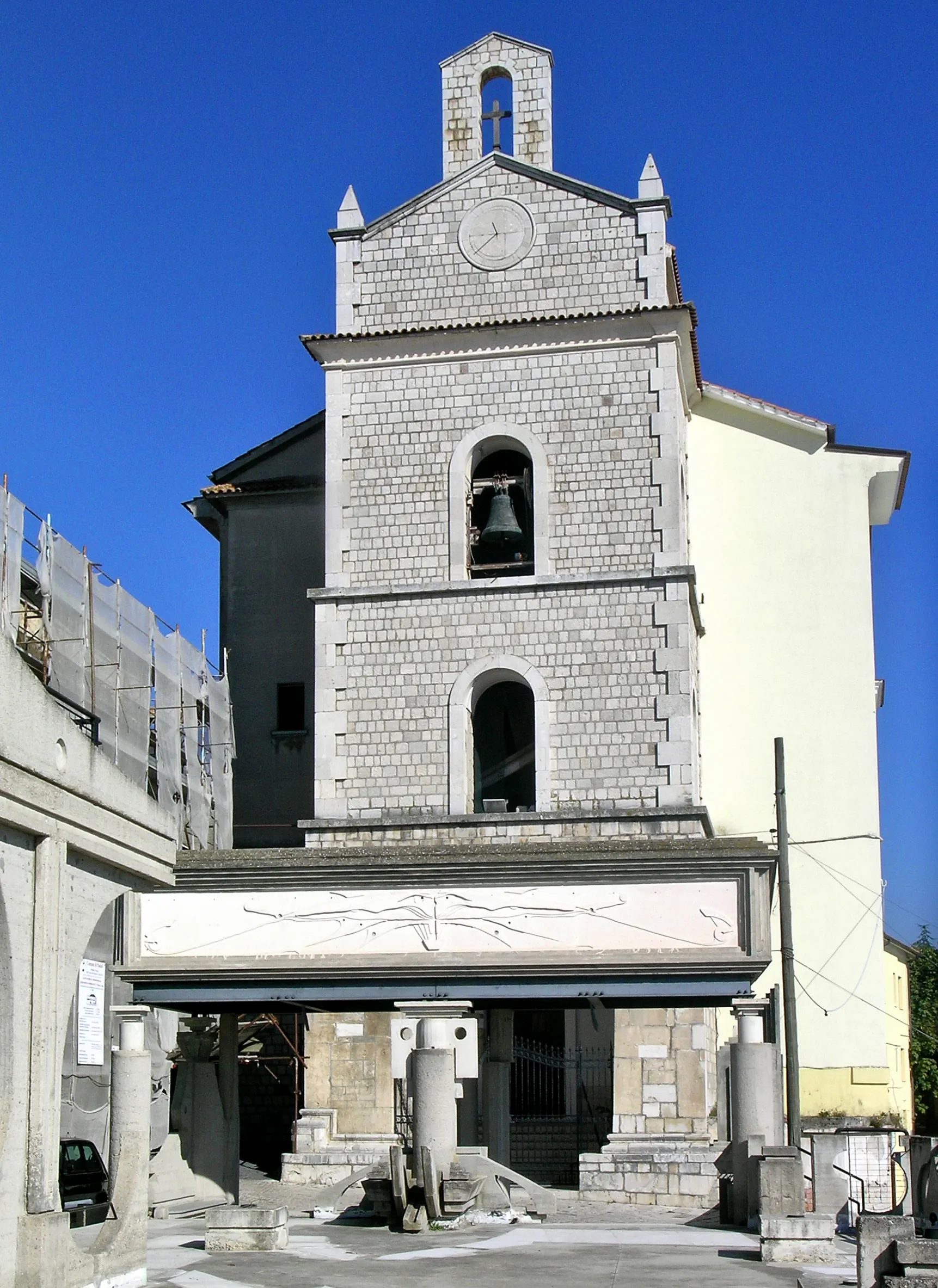 Photo showing: Il campanile-facciata della Chiesa di San Bartolomeo di Paduli (BN)