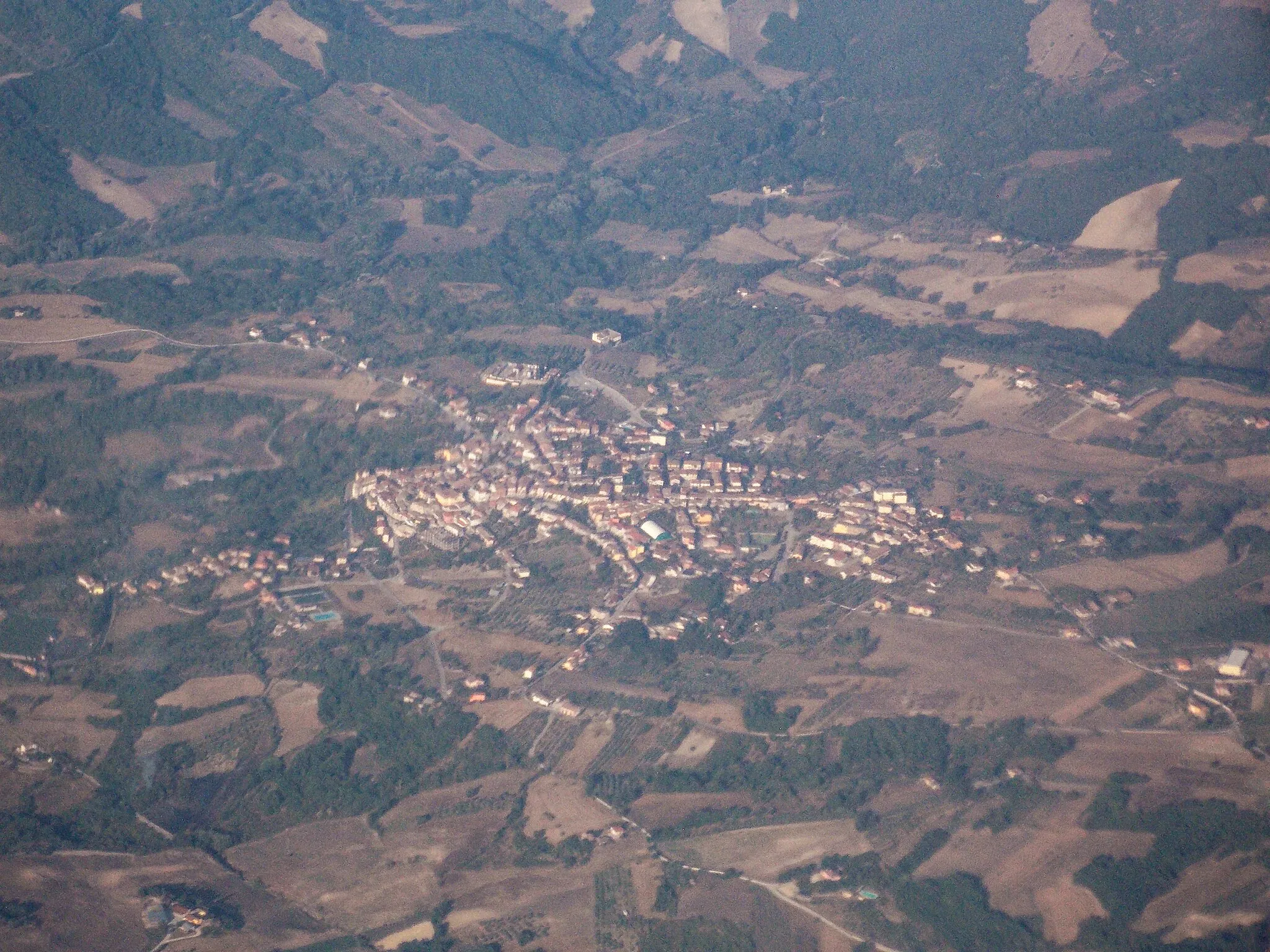 Photo showing: Pesco Sannita (BN) visto da un aereo di linea prima dell'atterraggio a Napoli