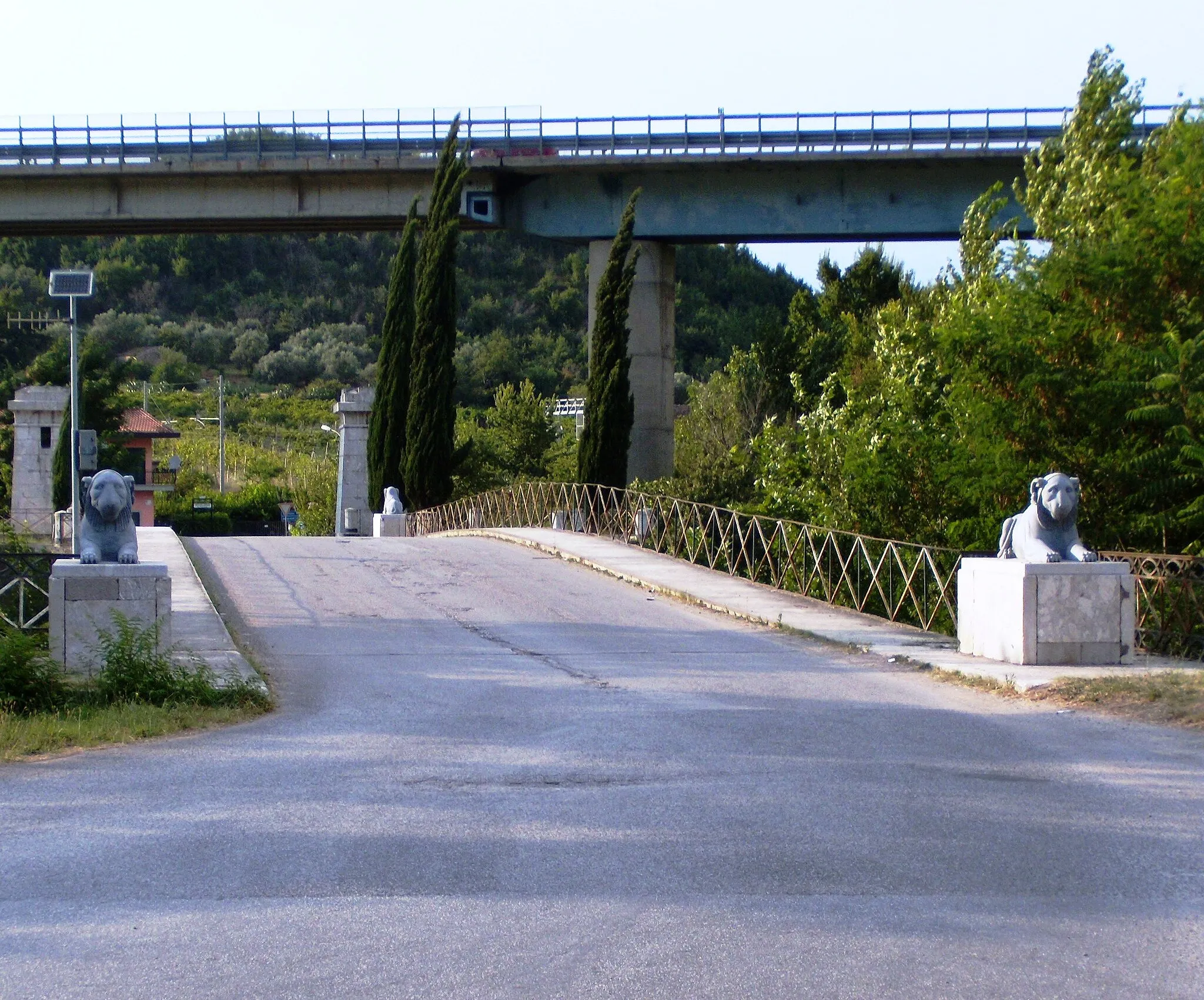 Photo showing: Immagine recente del Ponte Maria Cristina a Solopaca (Bn-Italia).