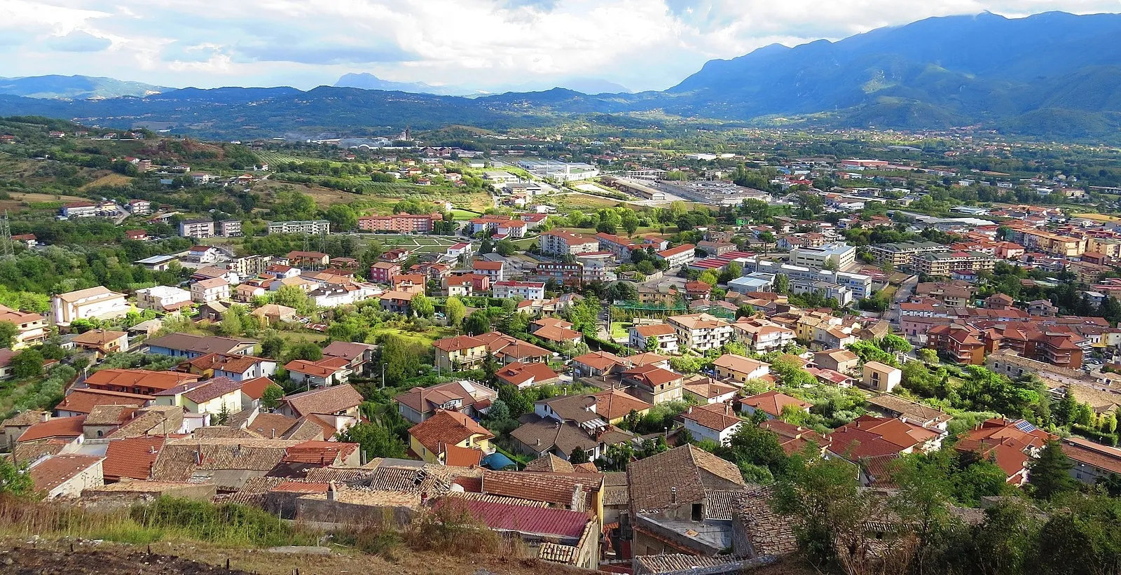 Photo showing: Montesarchio (BN) vista dall'alto