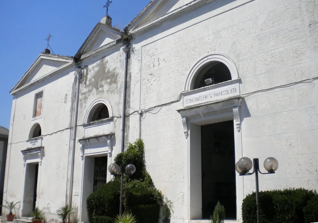 Photo showing: Colombari del Cimitero di Alife