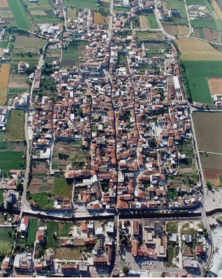 Photo showing: Centro Storico di Alife colto "a volo d'uccello" nel 1996 (da un deltapano)