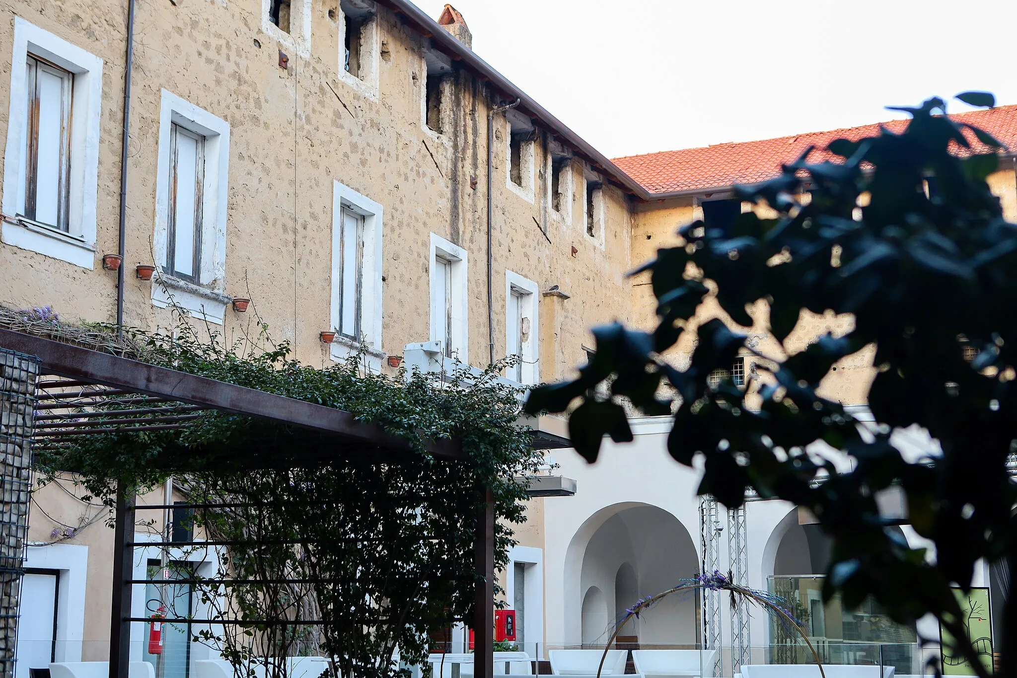 Photo showing: Oggi il palazzo di Carinaro è rinato con il Panart