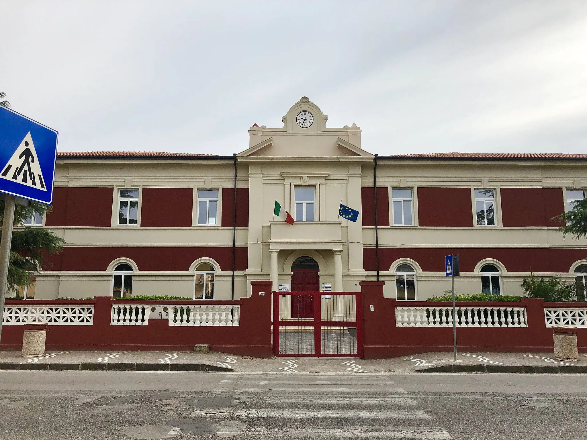 Photo showing: Scuola elementare G.Falcone