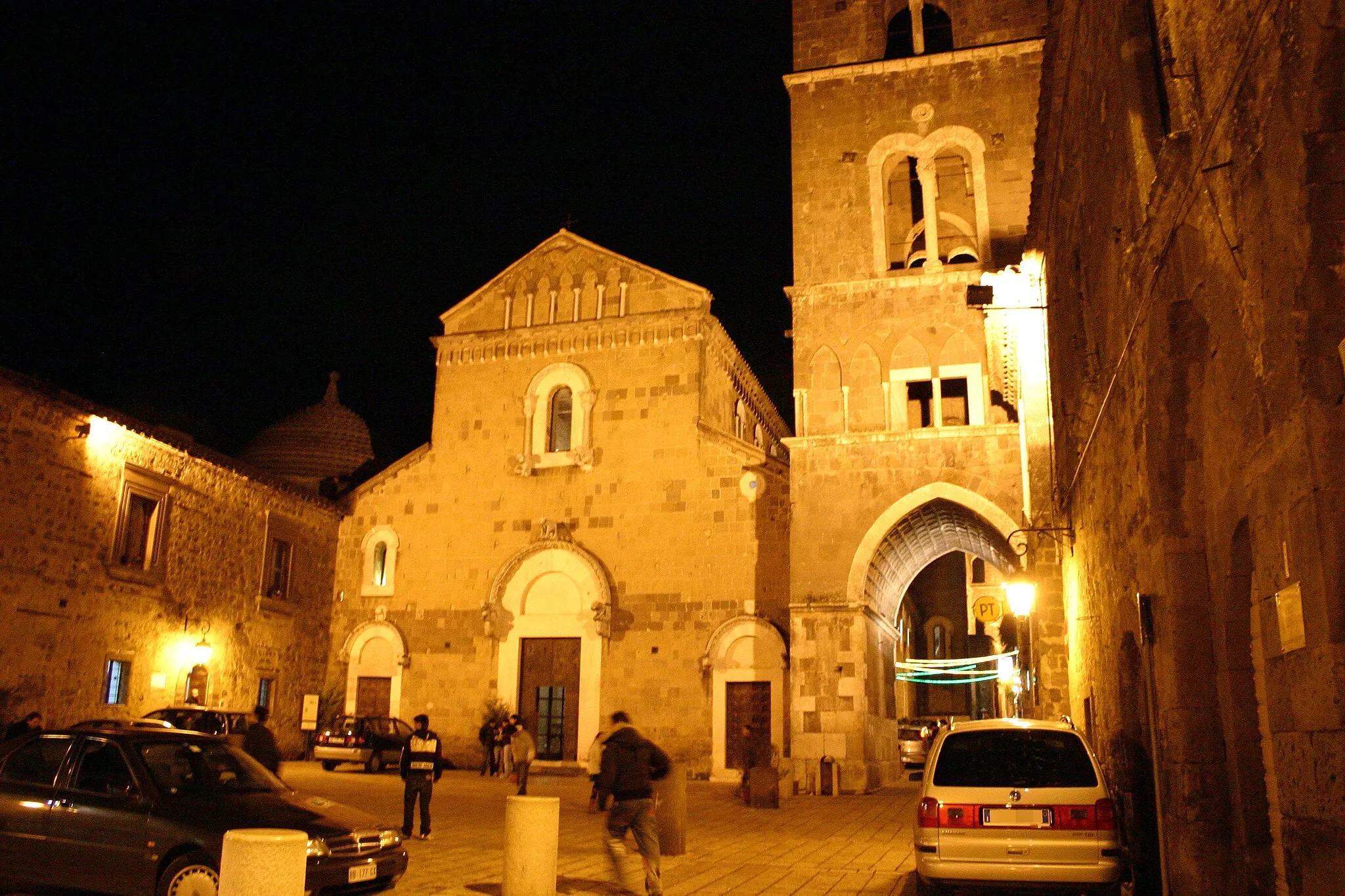 Photo showing: The dome of Casertavecchia in the night.