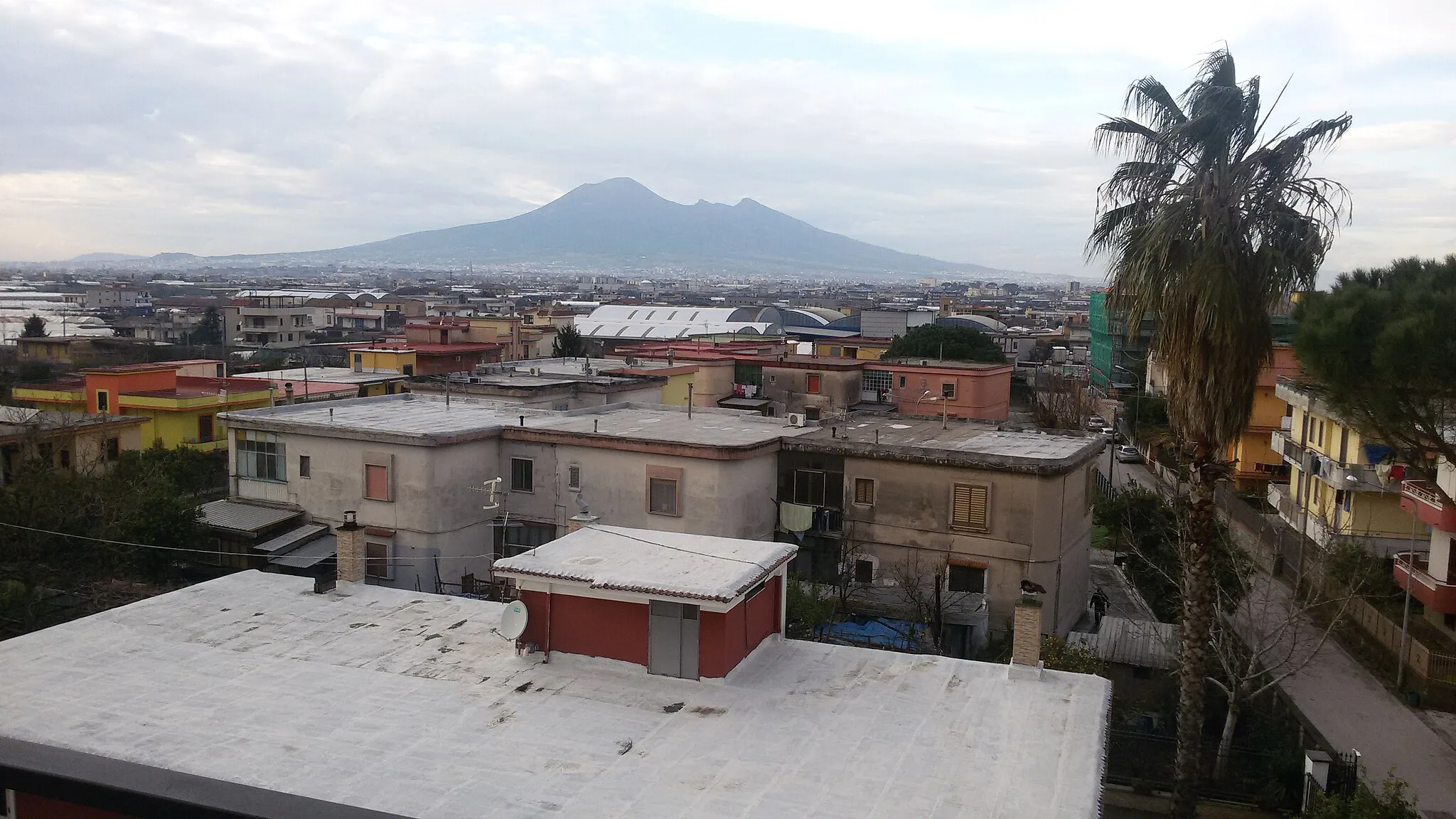 Photo showing: Panorama di Sant'Antonio Abate col Vesuvio sullo sfondo.
Licenza d'uso Copyright Emmanuele Fattoruso 2015.