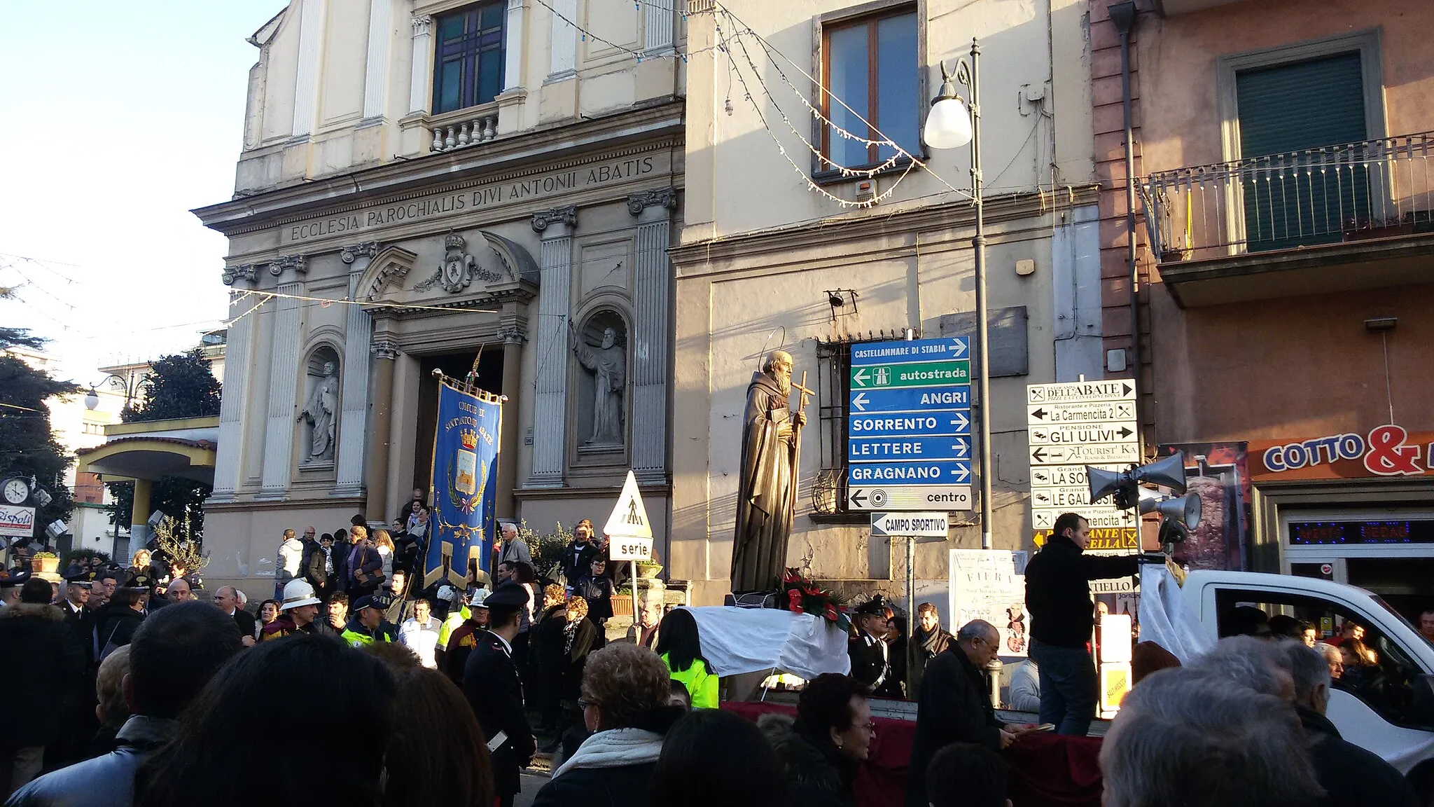 Photo showing: Processione patronale in Sant'Antonio Abate, in provincia di Napoli. 
Licenza d'uso Copyright Emmanuele Fattoruso 2015.