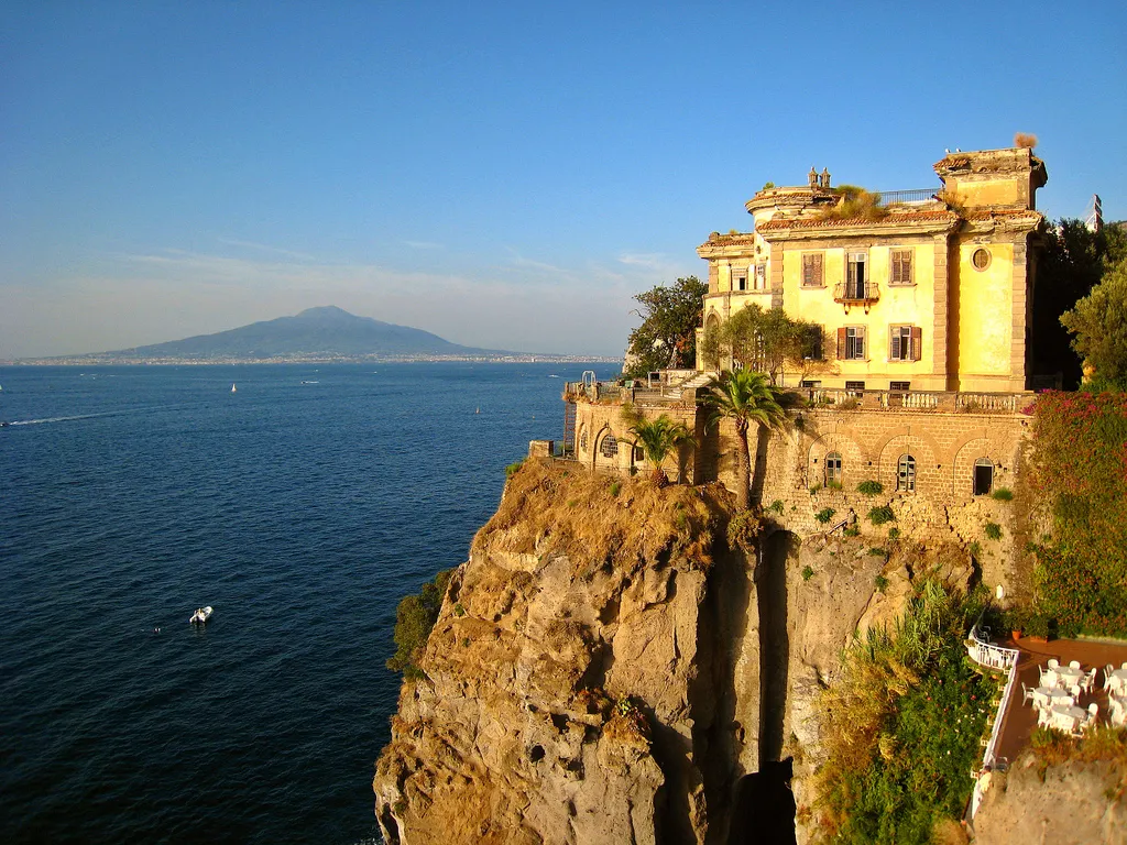 Photo showing: View from Sant'Agnello, Province of Naples, Italy.