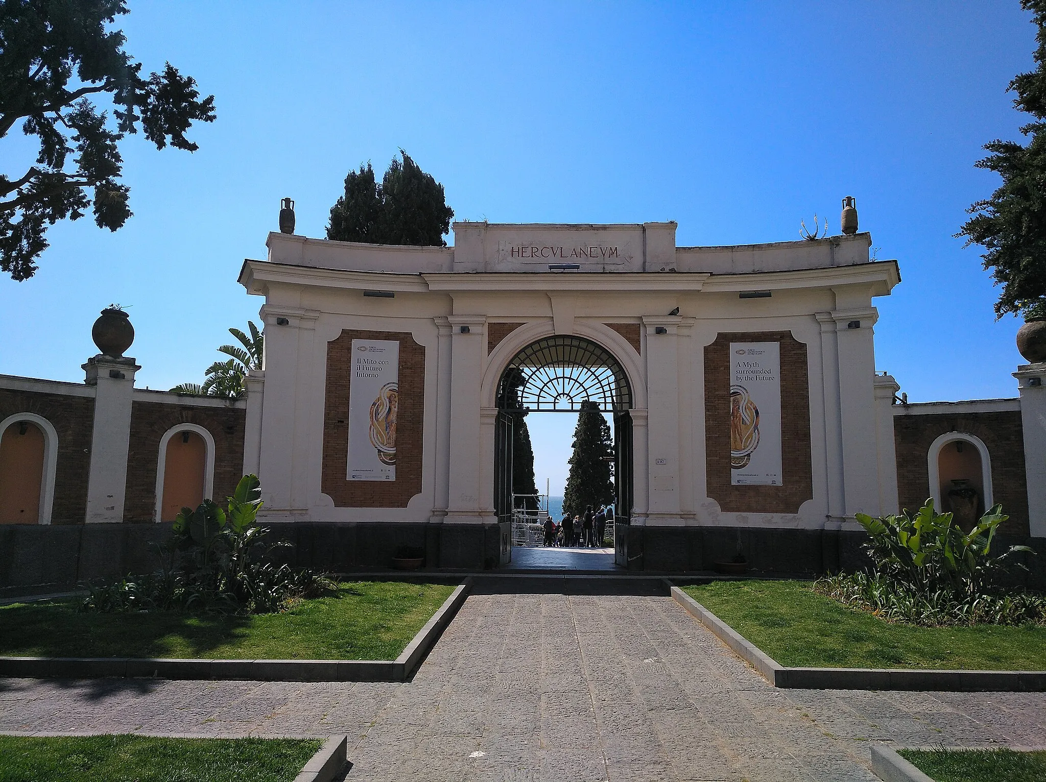 Photo showing: Entrada a las excavaciones de Herculano.