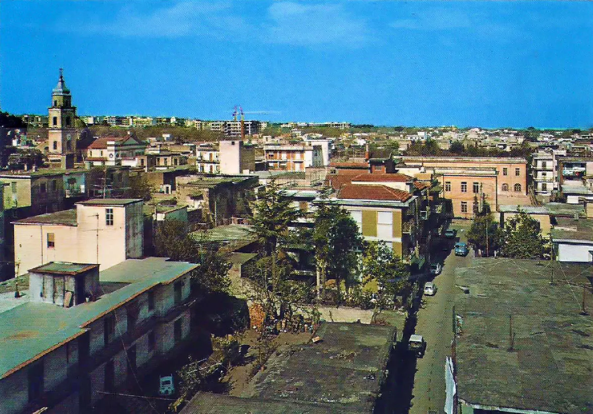 Photo showing: Vista di Calvizzano da Corso Italia (anni 70)