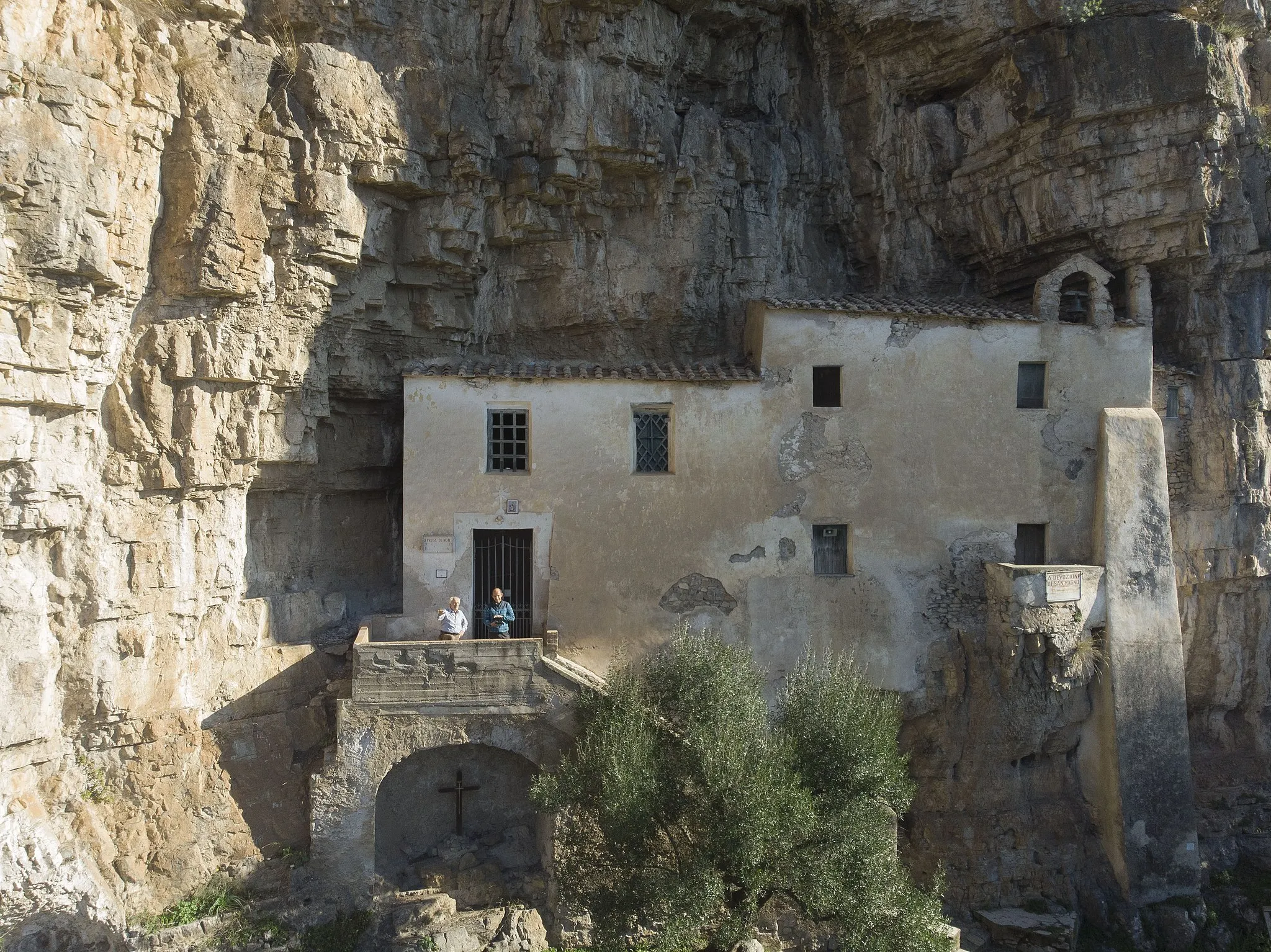 Photo showing: Foto scatta con drone dell'eremo di San Magno a San Mango Piemonte (Salerno)