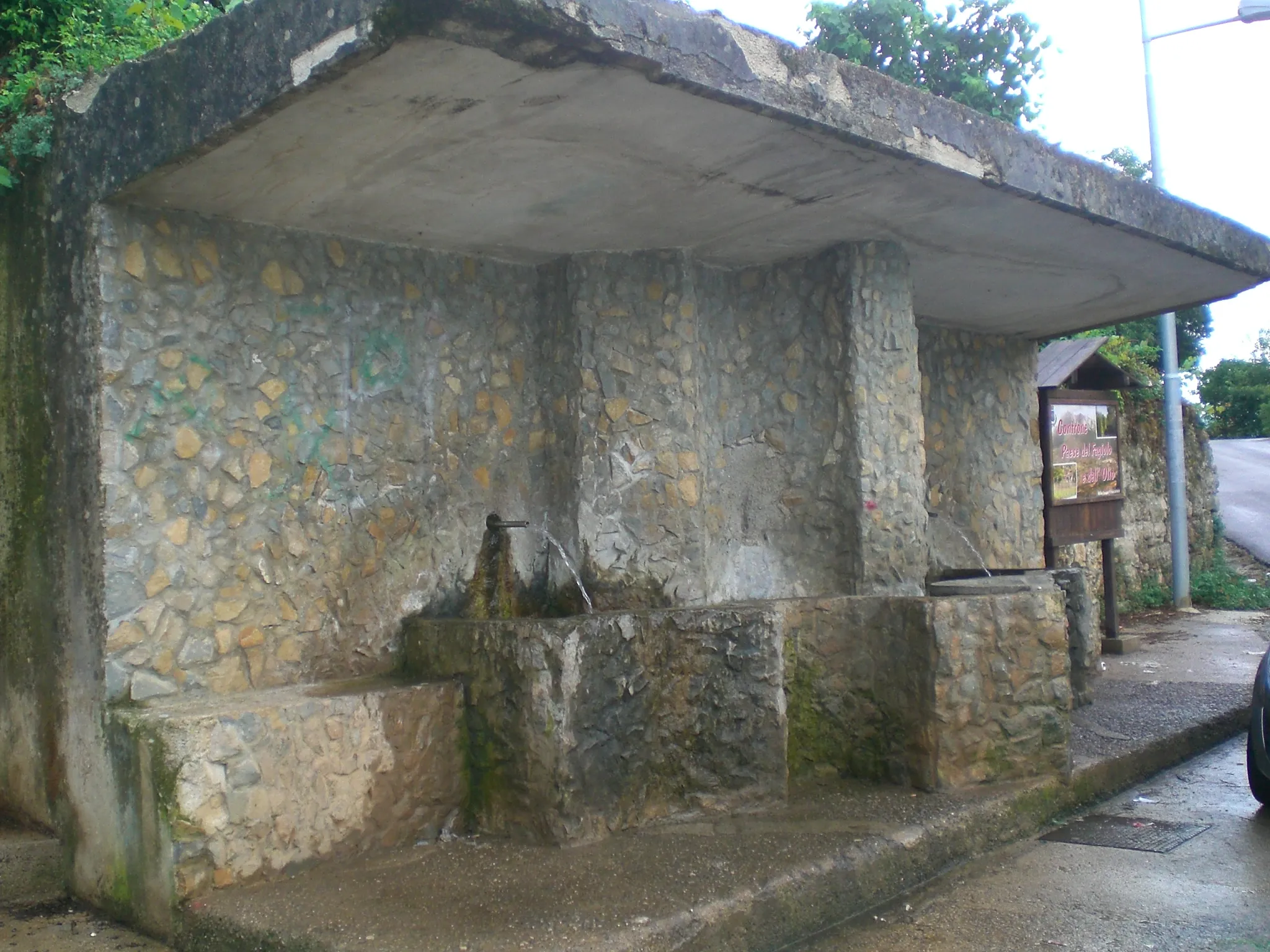 Photo showing: Fontana Acquaviva