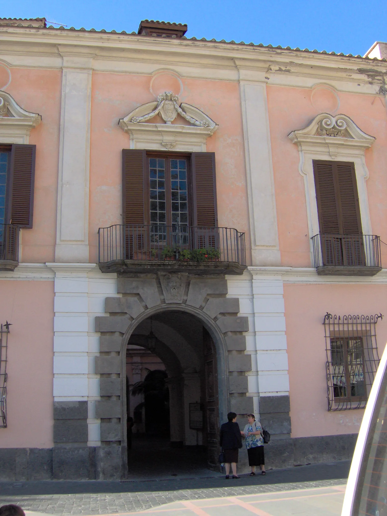 Photo showing: Maiori Palazzo Mezzacapo Portone.