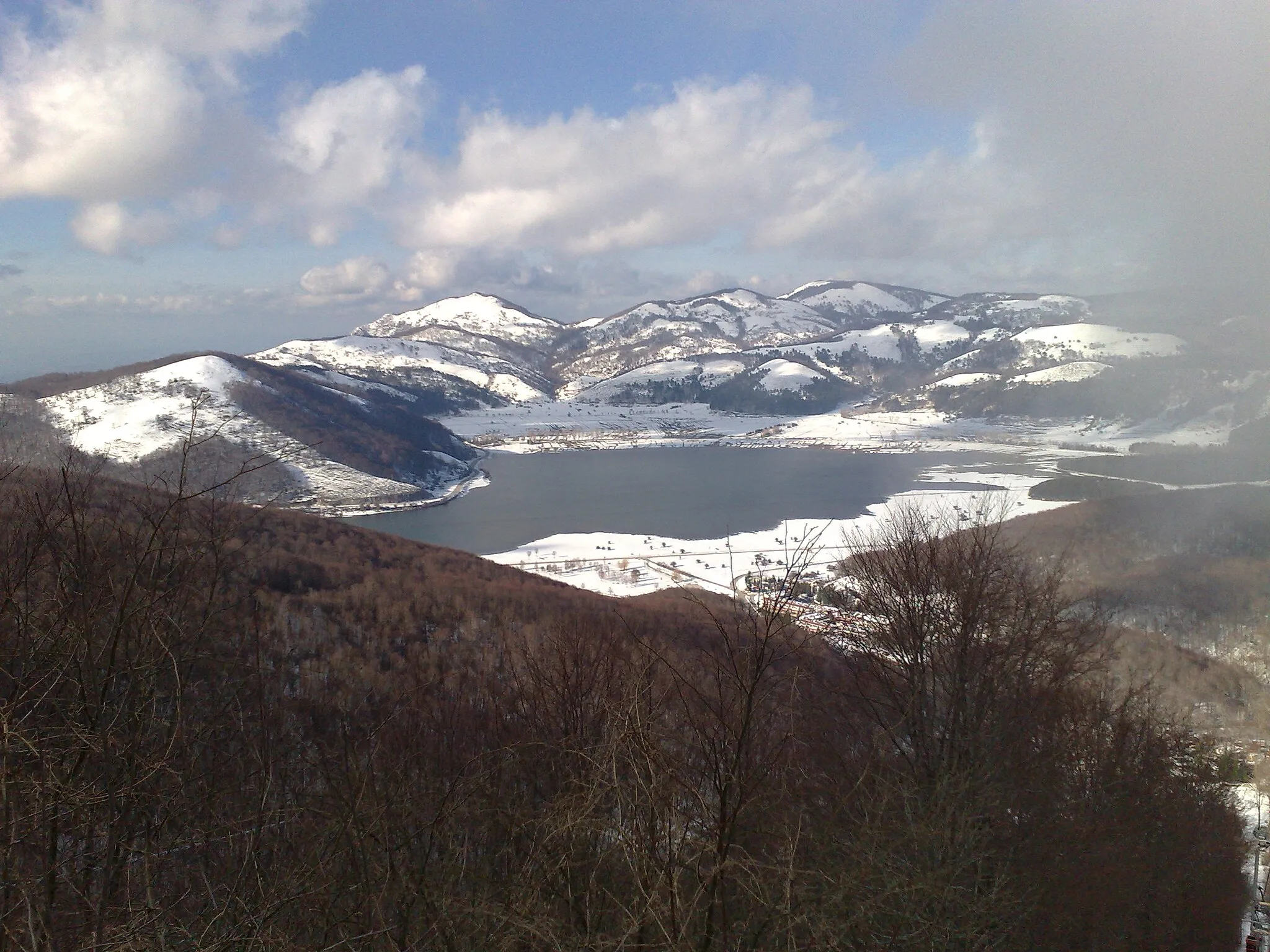 Photo showing: Lago laceno invernale