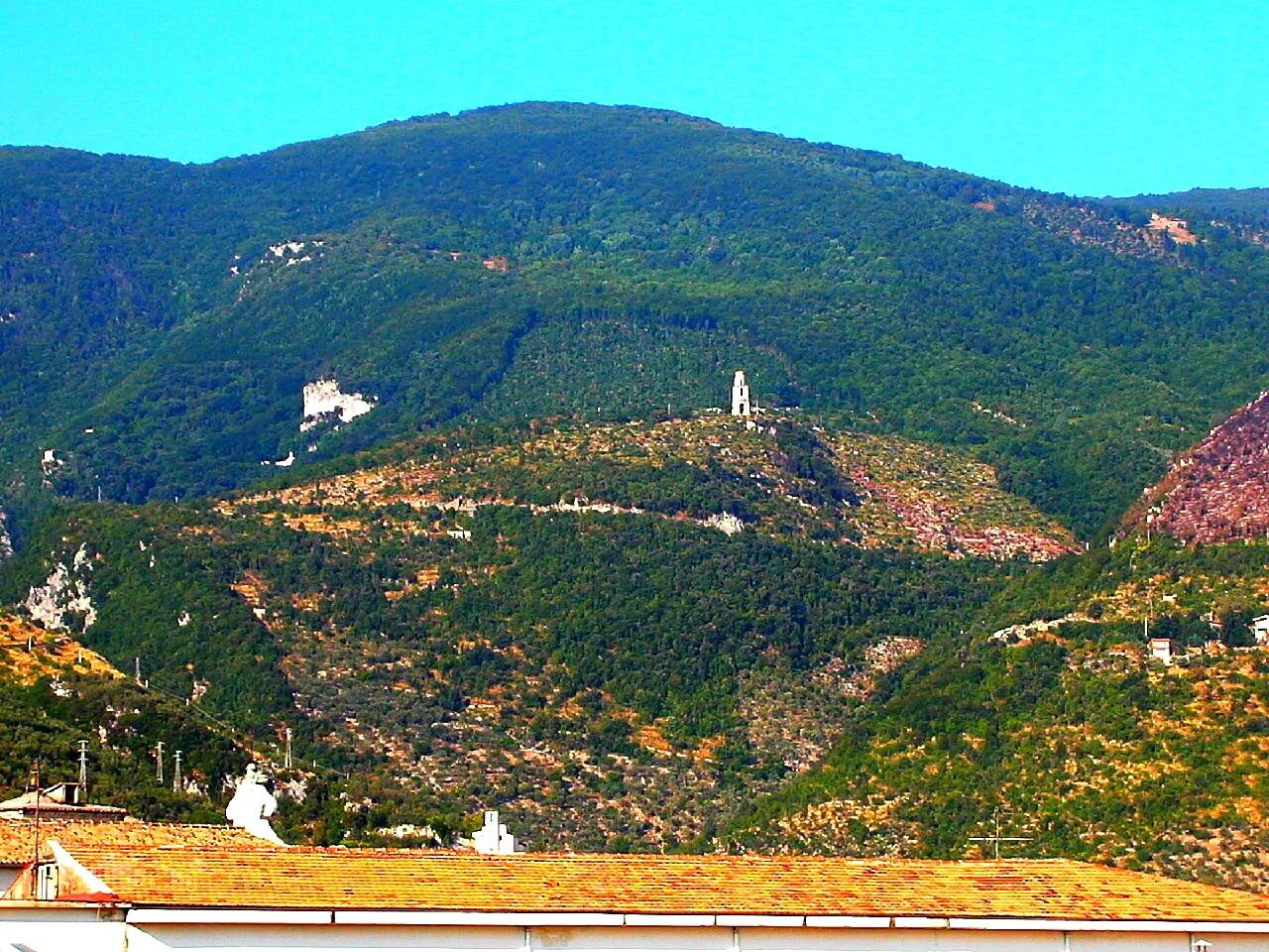 Photo showing: Veduta del Monte Muto a Piedimonte Matese Caserta, al centro è possibile notare il campanile del complesso di Santa Maria Occorrevole