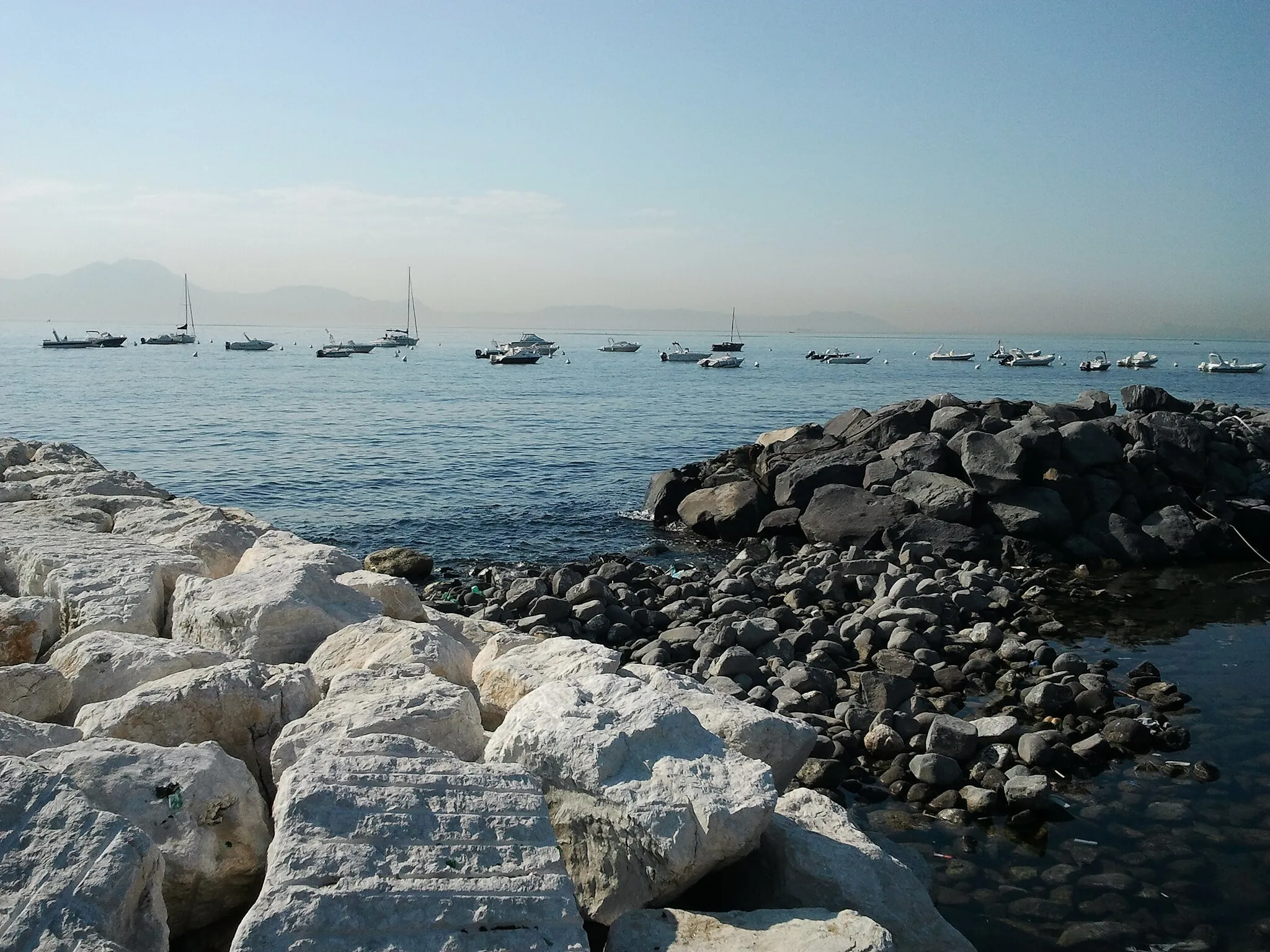 Photo showing: Naples, bord de mer, en allant vers via Posillipo
