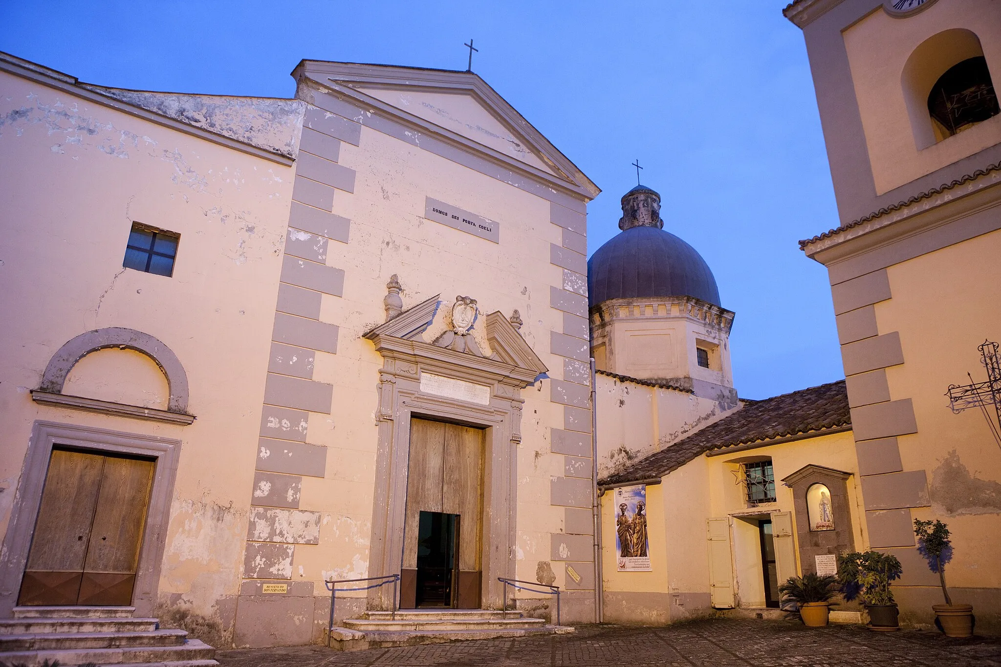 Photo showing: Chiesa di San Lorenzo in Casolla di Caserta, facciata