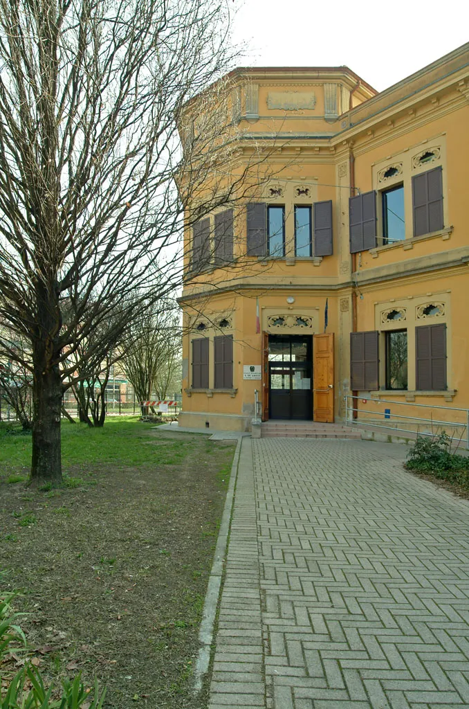 Photo showing: Scuola Elemantare Edmondo De Amicis