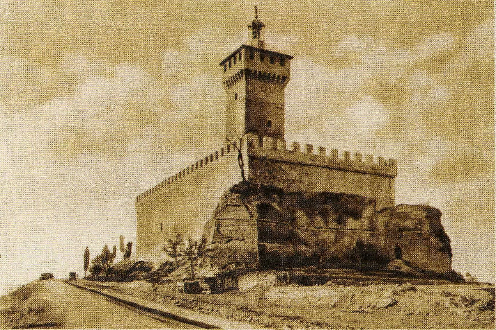 Photo showing: Perkele, Rocca delle Caminate dopo il restauro degli anni '20. Fotografia dell'epoca