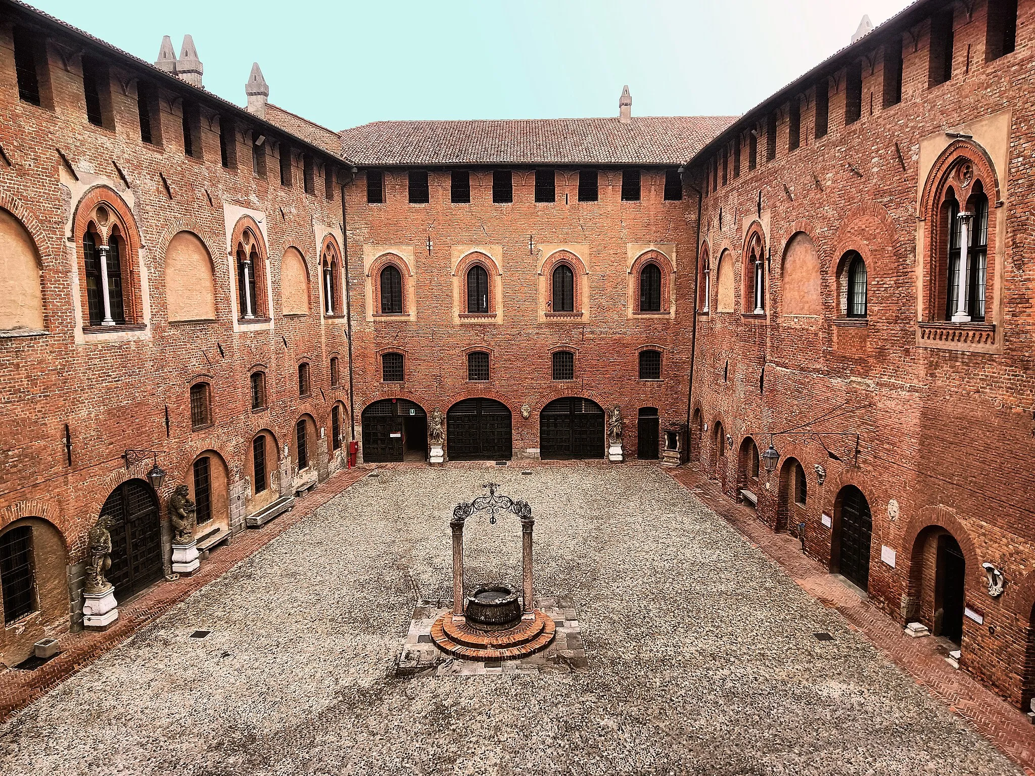 Photo showing: MULSA - Museo di storia dell'agricoltura. Il Cortile Maggiore del castello Morando Bolognini di Sant'Angelo Lodigiano.