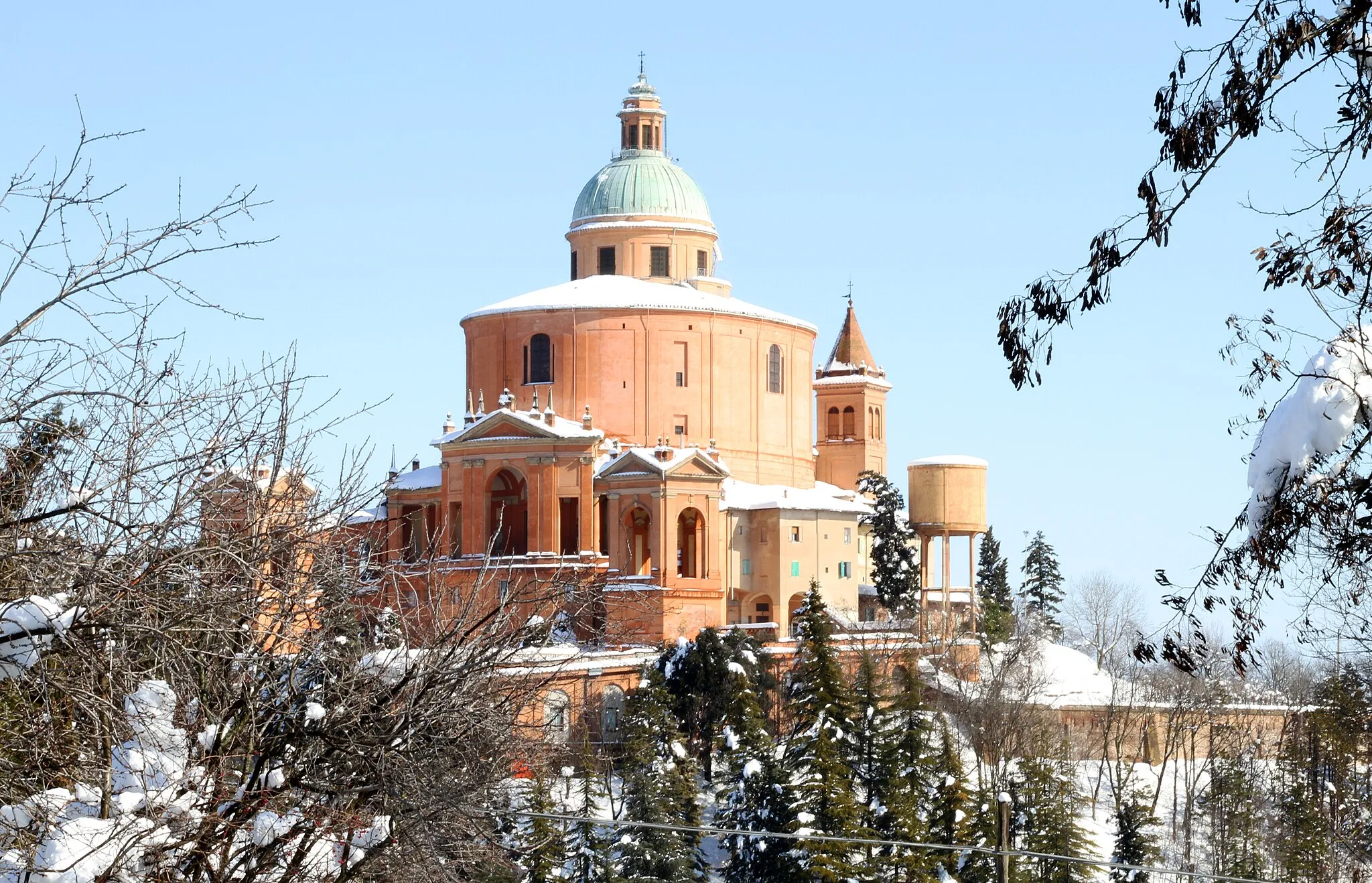 Photo showing: Neve sul Santuario della Beata Vergine di San Luca sul Colle della Guardia