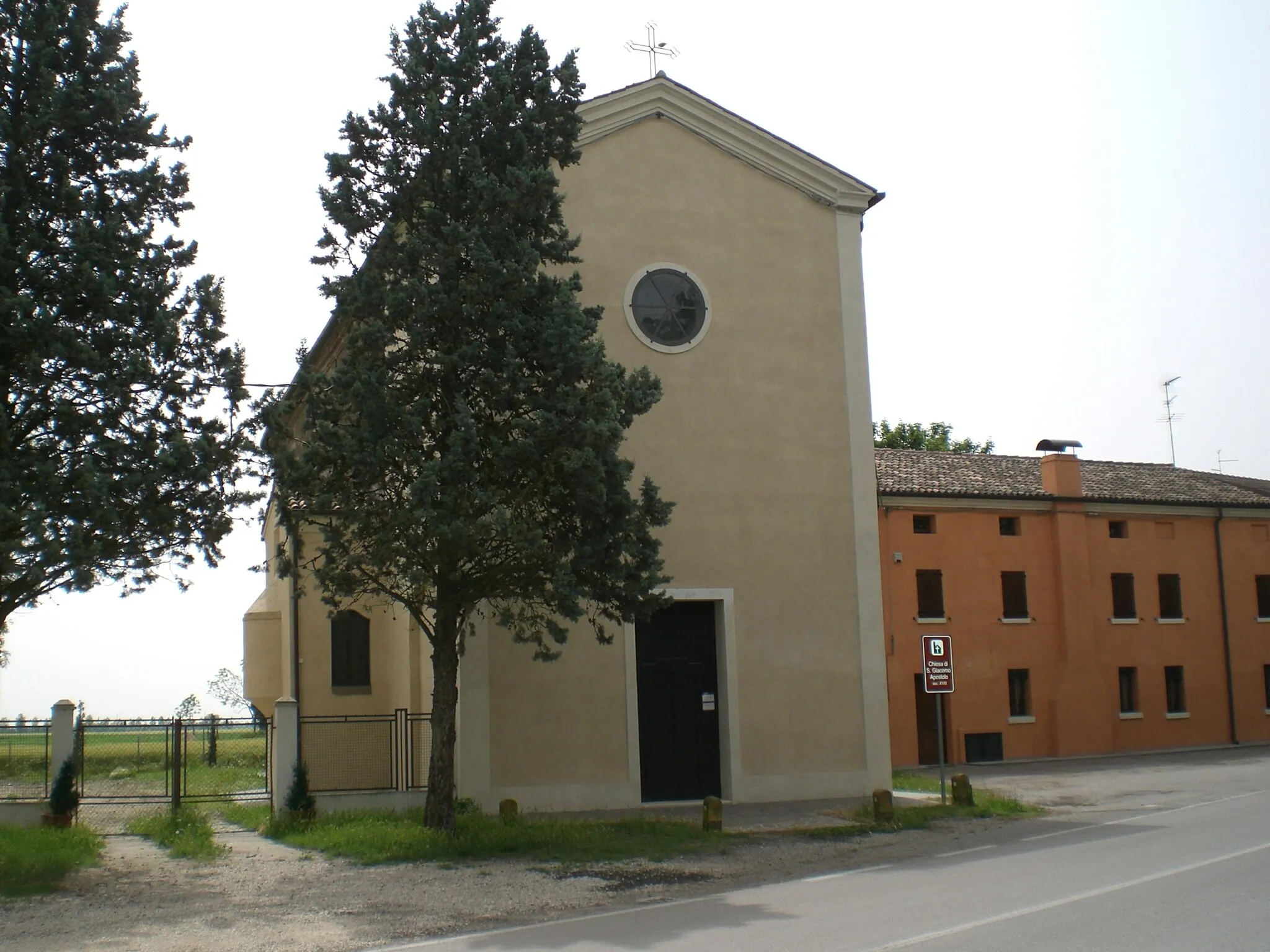 Photo showing: Fossa d'Albero, frazione di Ferrara: la chiesa parrocchiale di San Giacomo Apostolo (XVIII secolo).