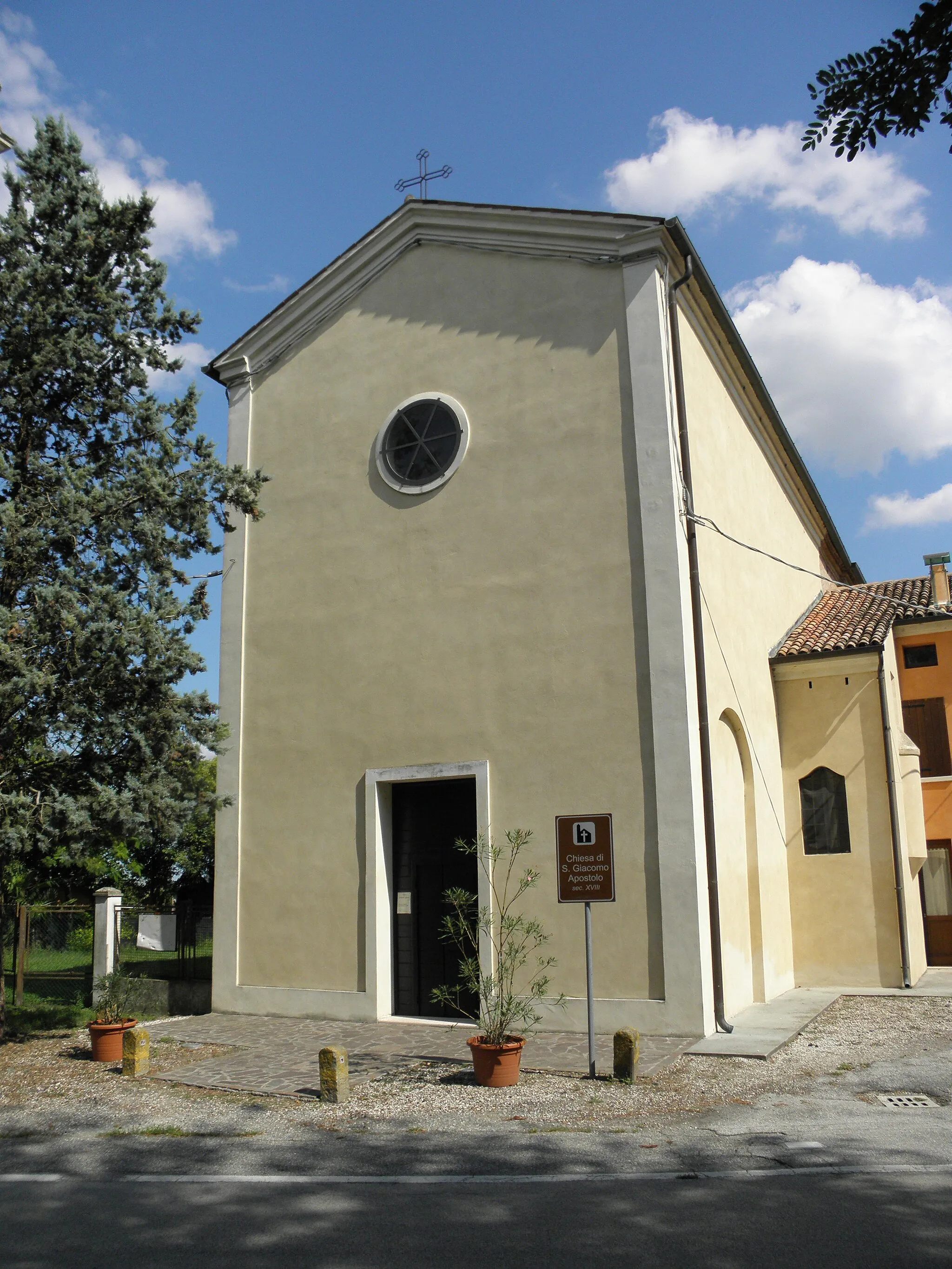 Photo showing: Fossa d'Albero, frazione di Ferrara: la chiesa parrocchiale di San Giacomo Apostolo (XVIII secolo).