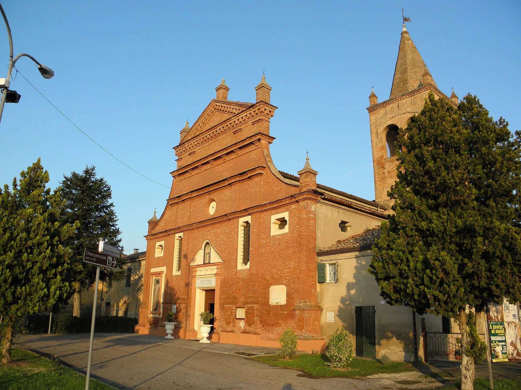 Photo showing: Medelana, frazione di Ostellato: la chiesa parrocchiale dei Santi Giacomo e Cristoforo.