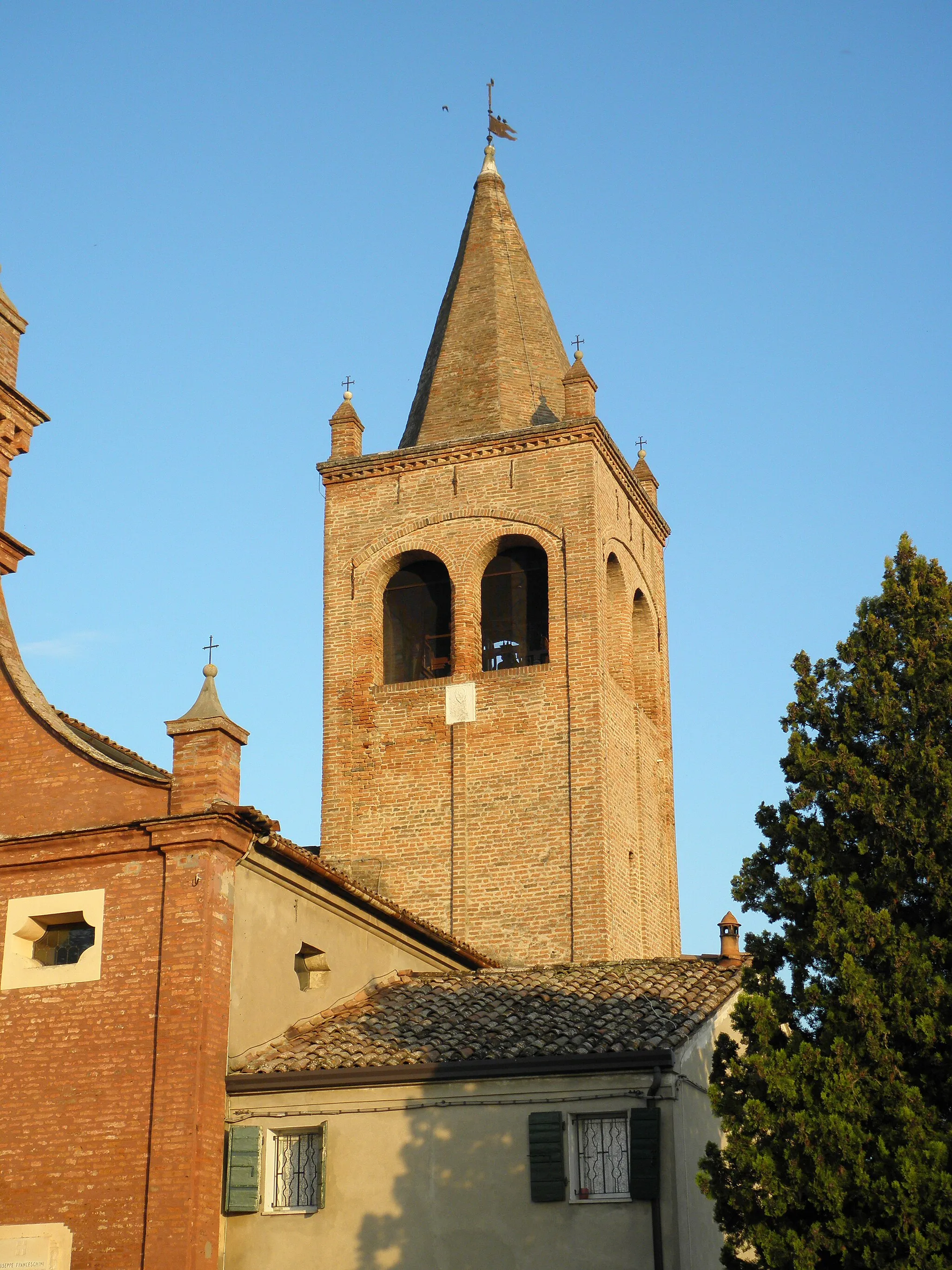 Photo showing: Medelana, frazione di Ostellato: il campanile della chiesa parrocchiale dei Santi Giacomo e Cristoforo.