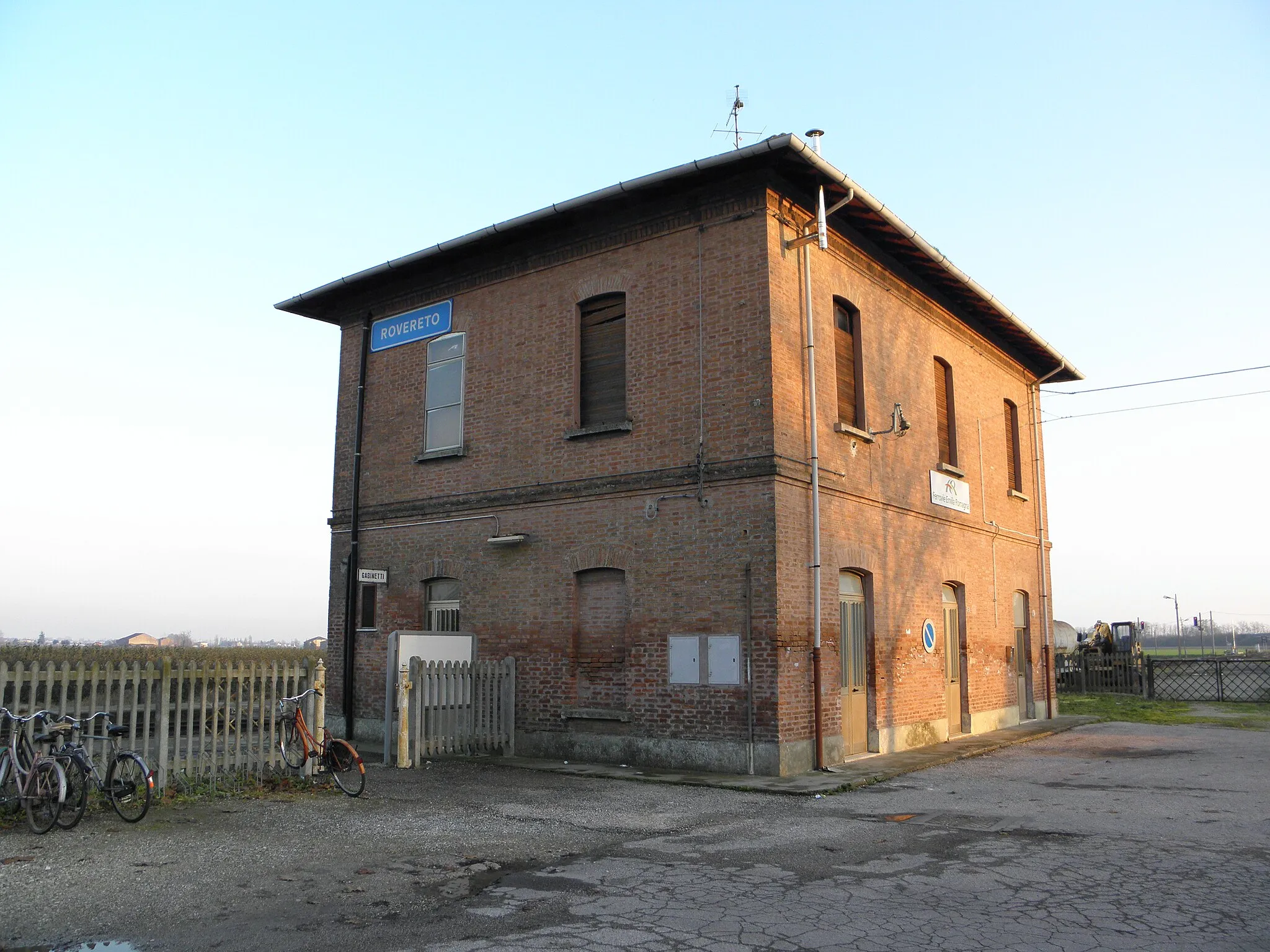 Photo showing: Stazione di Rovereto-San Vito-Medelana, il fabbricato viaggiatori.