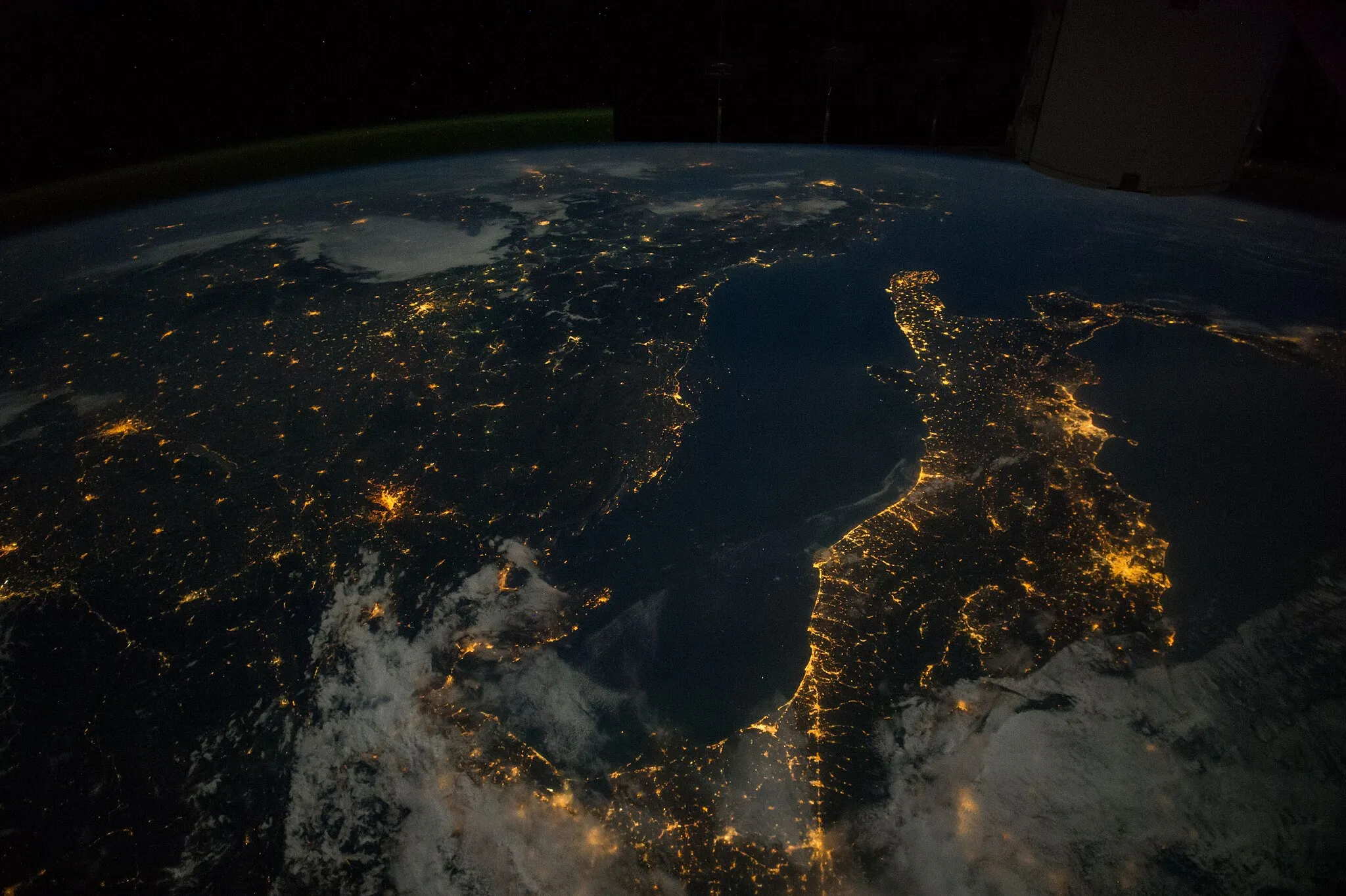 Photo showing: View of Earth taken during ISS Expedition 41.