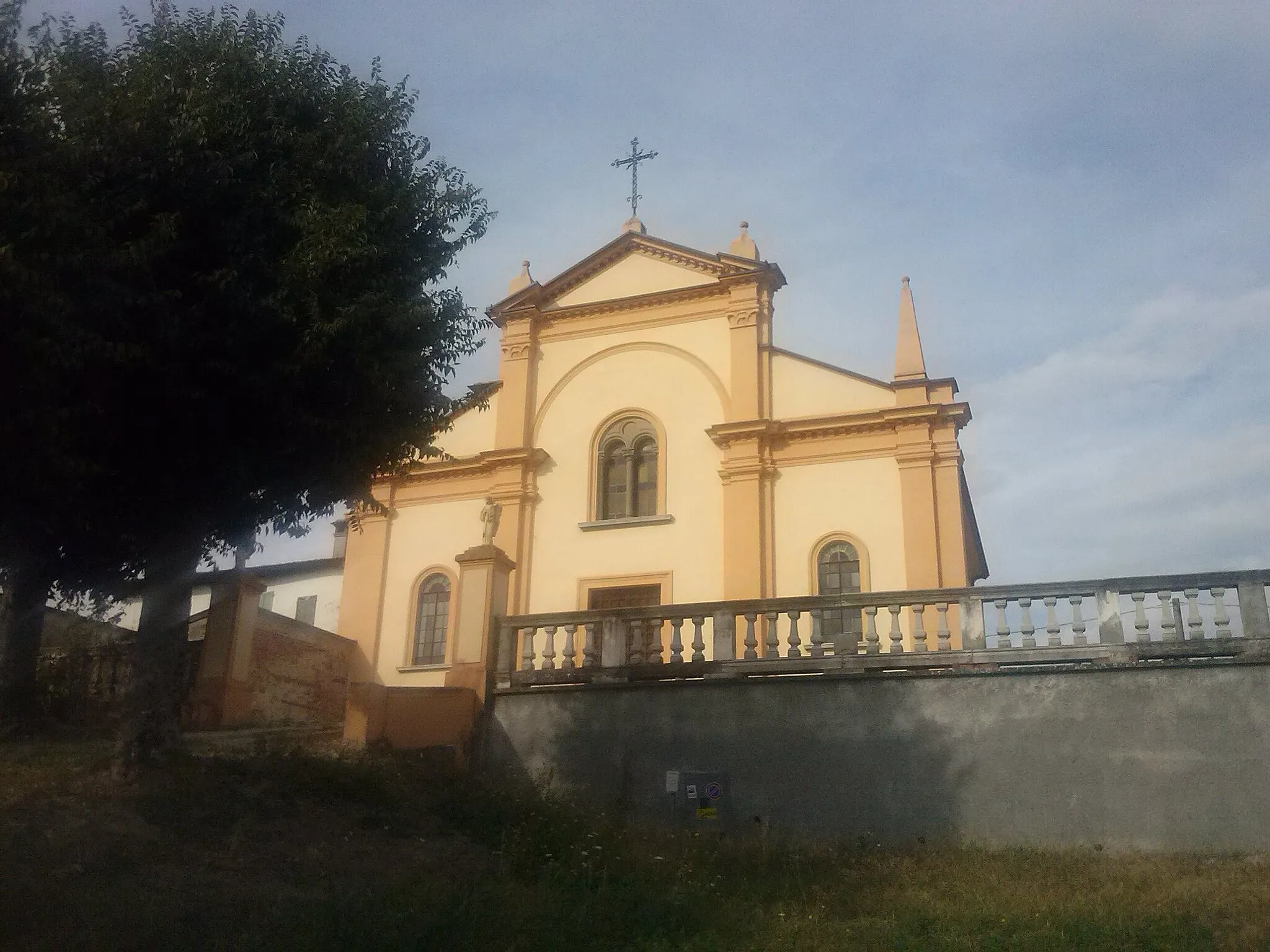 Photo showing: Church dedicated to Saint Peter, Rezzano, municipality of Carpaneto Piacentino, Piacenza, Italy