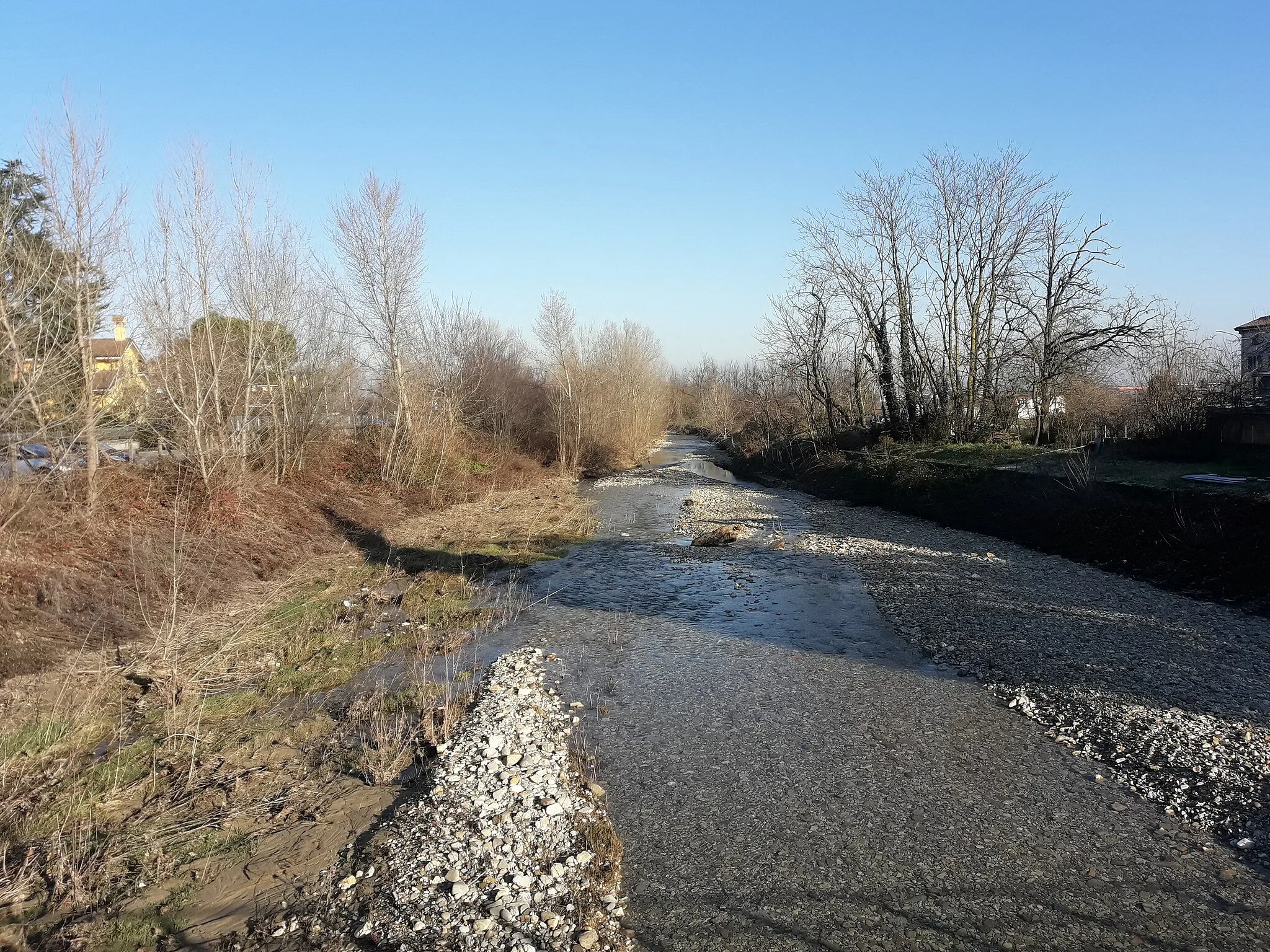 Photo showing: The river Riglio between Viustino and Case Riglio, on the border between the municipalities of San Giorgio Piacentino and Carpaneto Piacentino, Piacenza, Italy