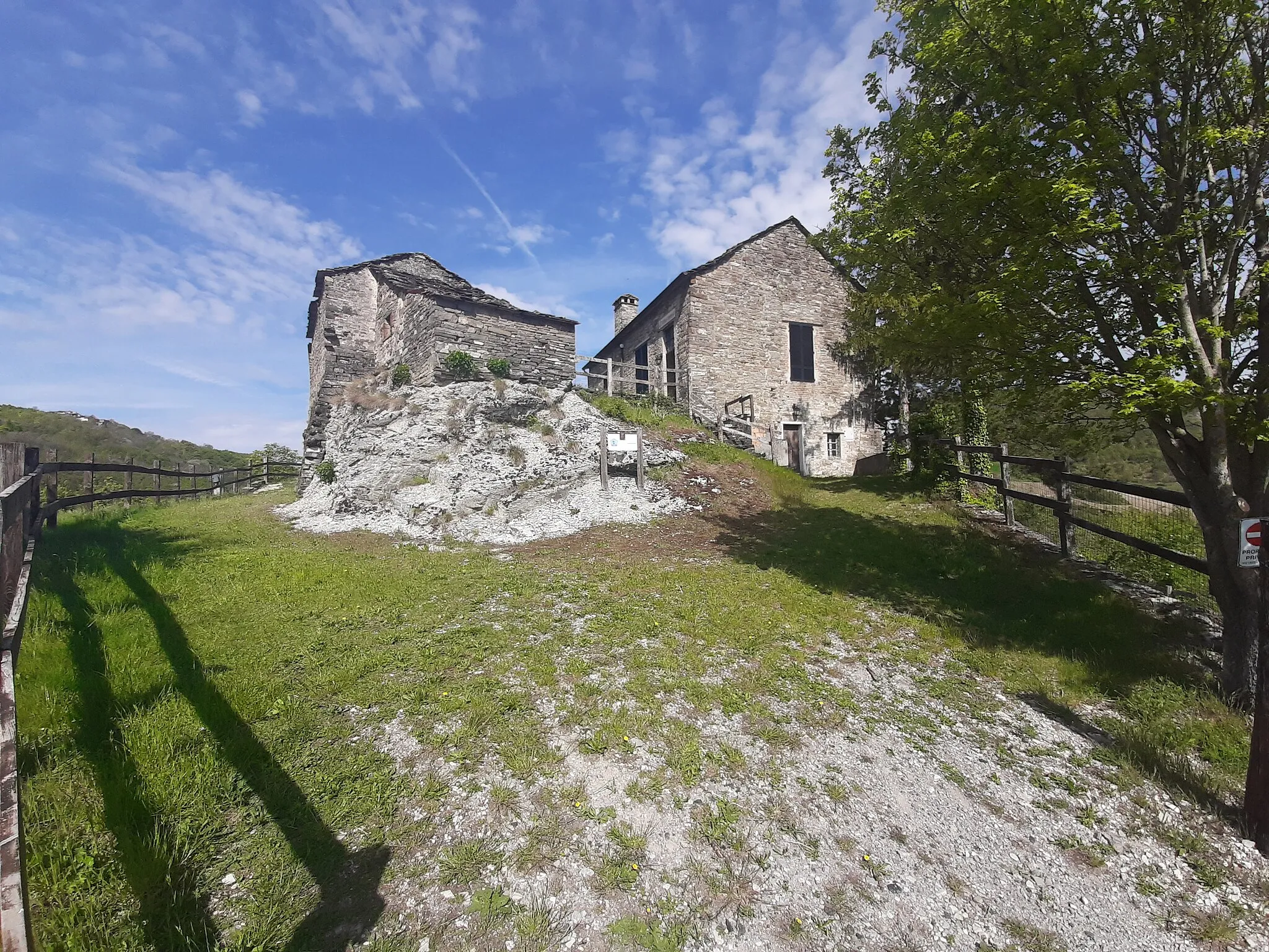 Photo showing: The castle of Groppoducale, municipality of Bettola, Piacenza, Italy