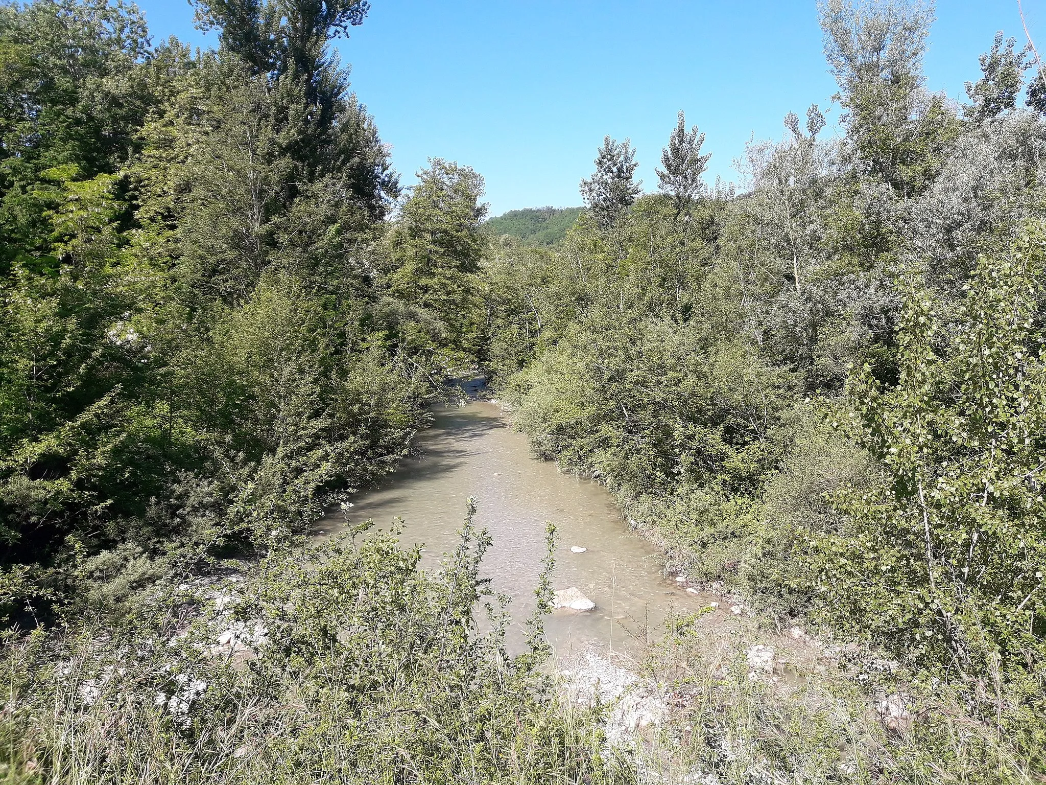 Photo showing: The river Chero near to Veleia, on the border between the municipalities of Gropparello and Lugagnano Val d'Arda, Piacenza, Italy