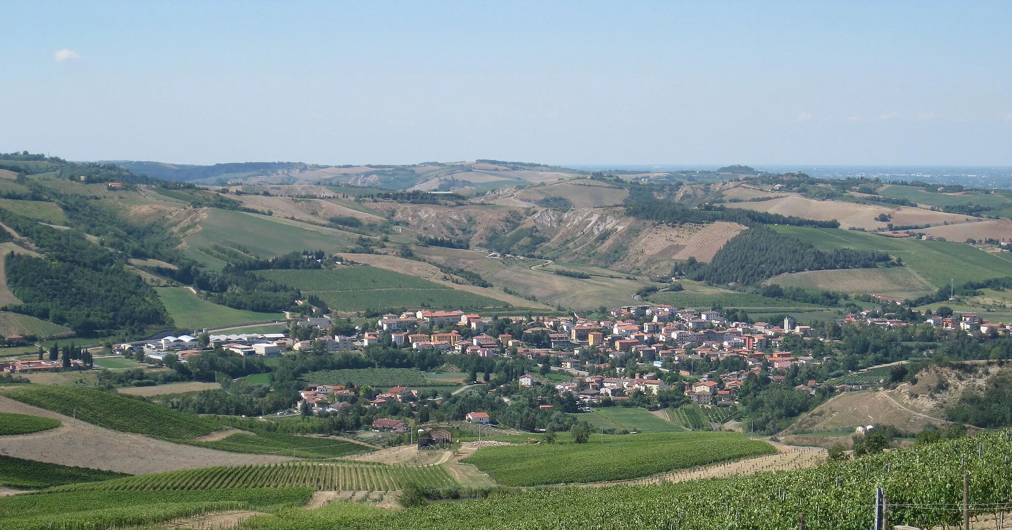 Photo showing: vista dell'abitato di Fiumana dalle colline circostanti. File proprio