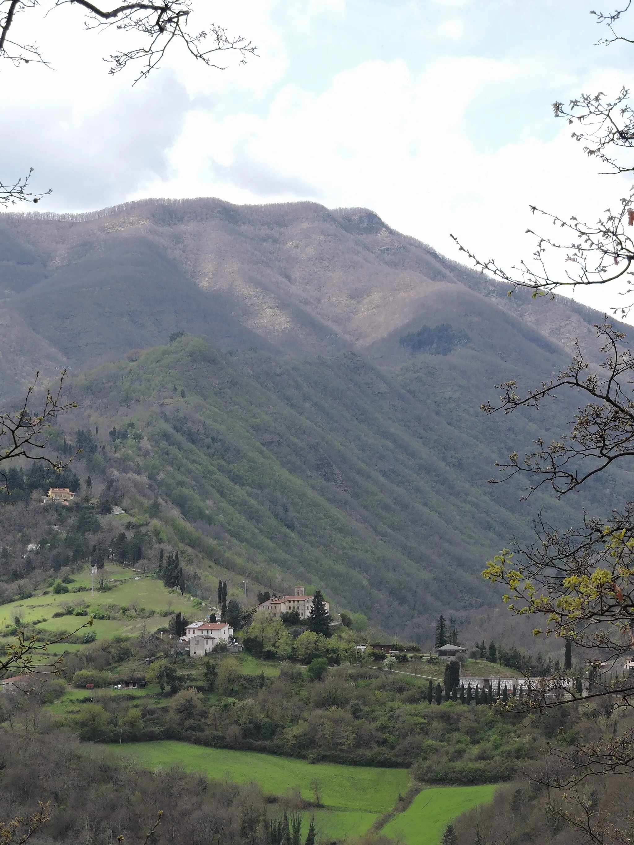 Photo showing: Cantagallo, San Michele a Luicciana di fronte al poggio Cicialbo