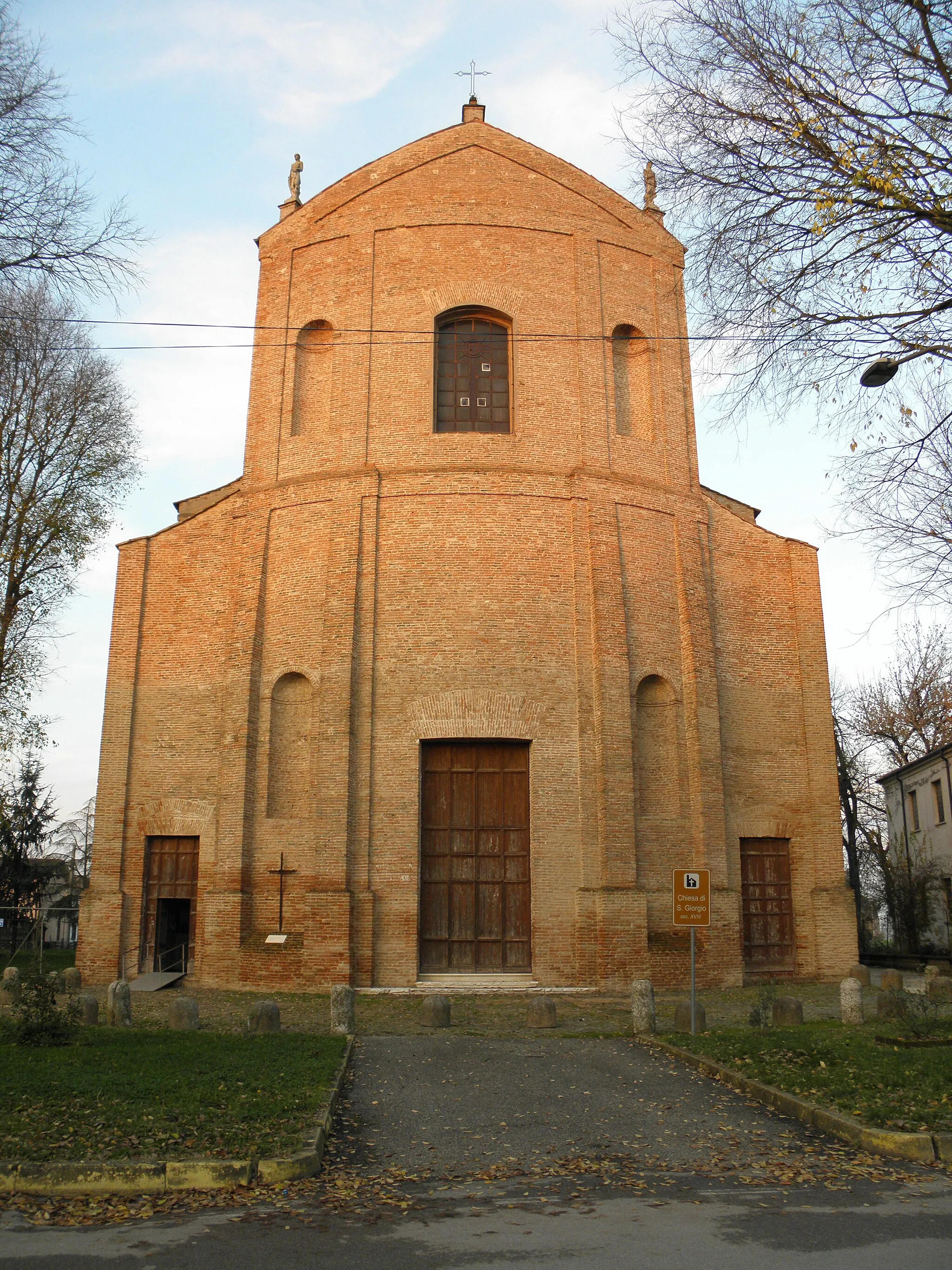Photo showing: Gambulaga, frazione di Portomaggiore: l'inusuale facciata convessa della chiesa parrocchiale di San Giorgio (XVIII secolo).