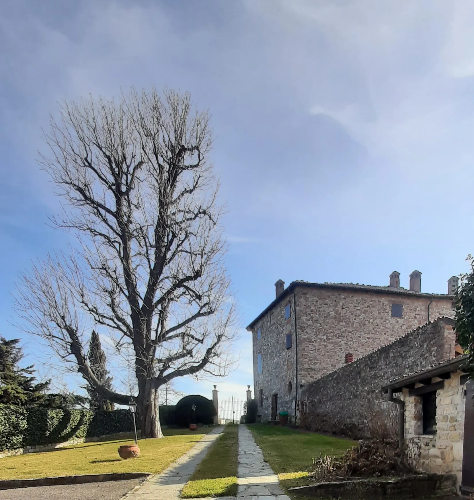 Photo showing: The castle of Pigazzano, municipality of Travo, Piacenza, Italy